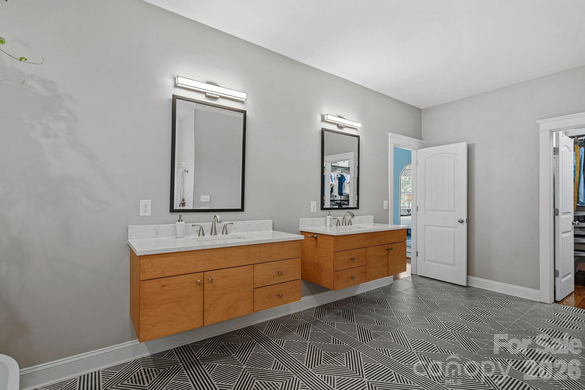 2219 Winthrop Avenue — Charlotte
