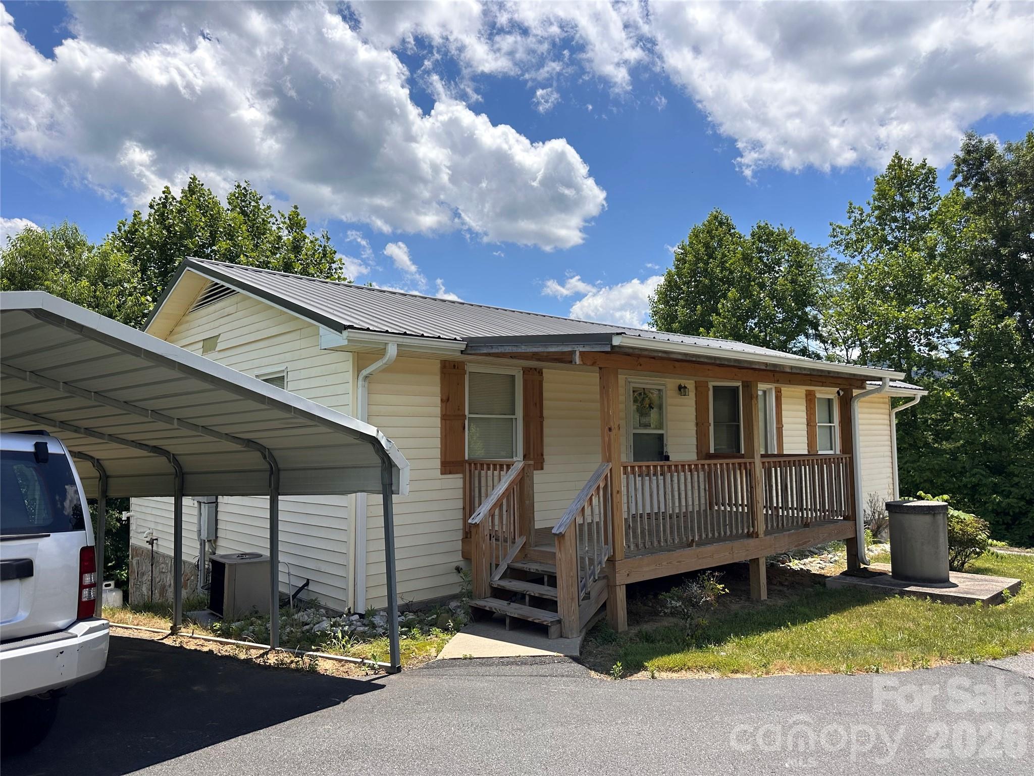422 US Highway 19E Highway — Spruce Pine