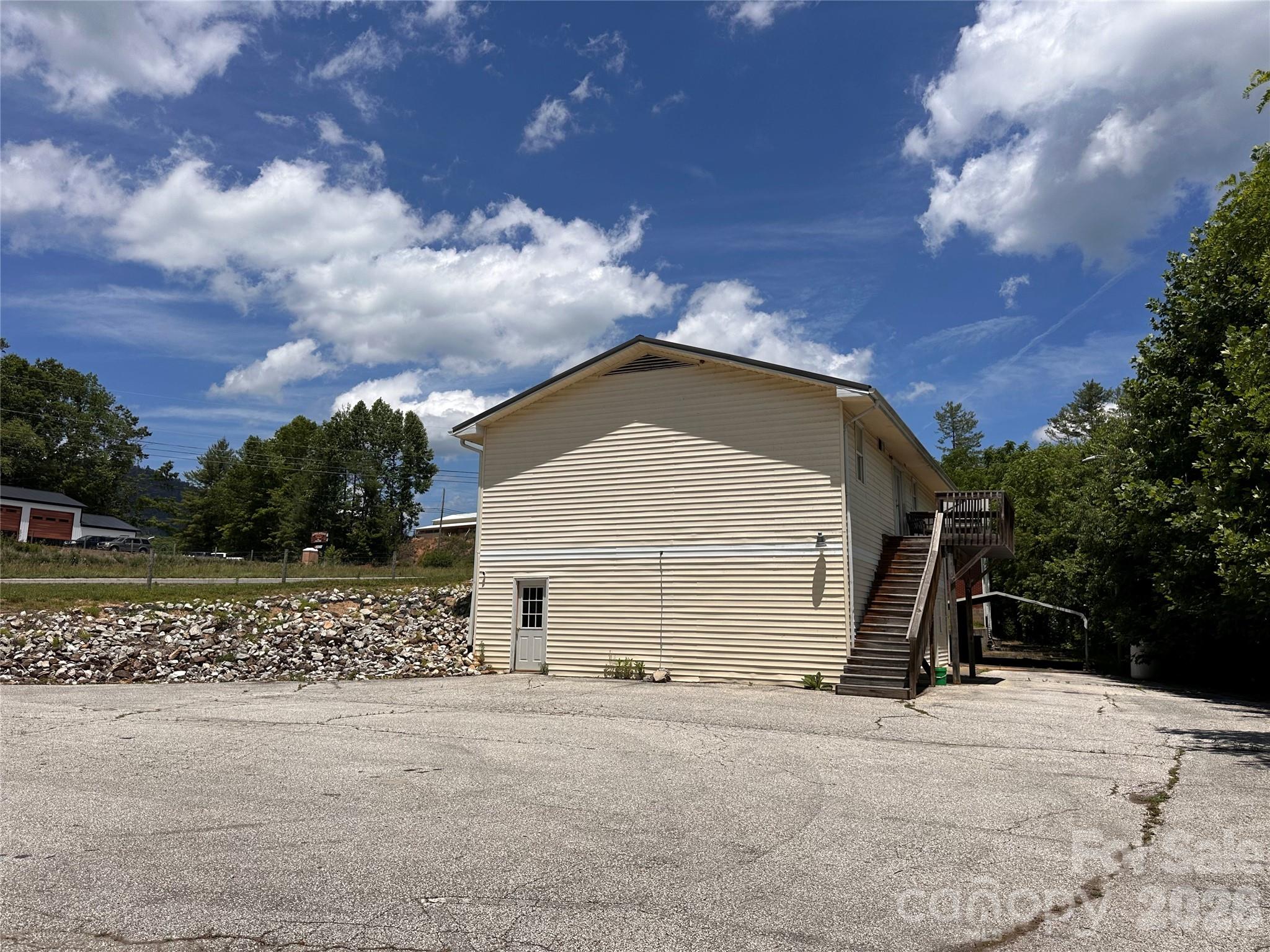 422 US Highway 19E Highway — Spruce Pine
