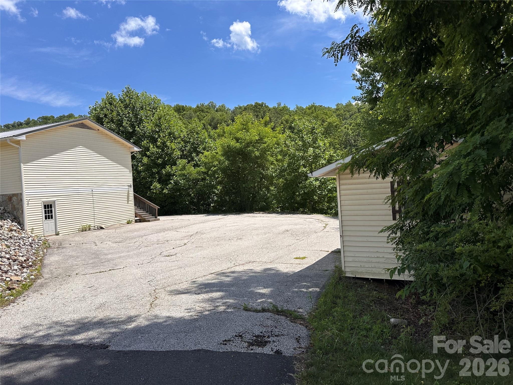 422 US Highway 19E Highway — Spruce Pine