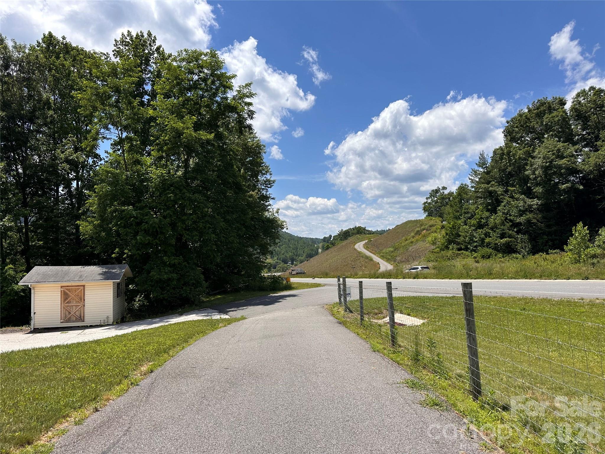 422 US Highway 19E Highway — Spruce Pine