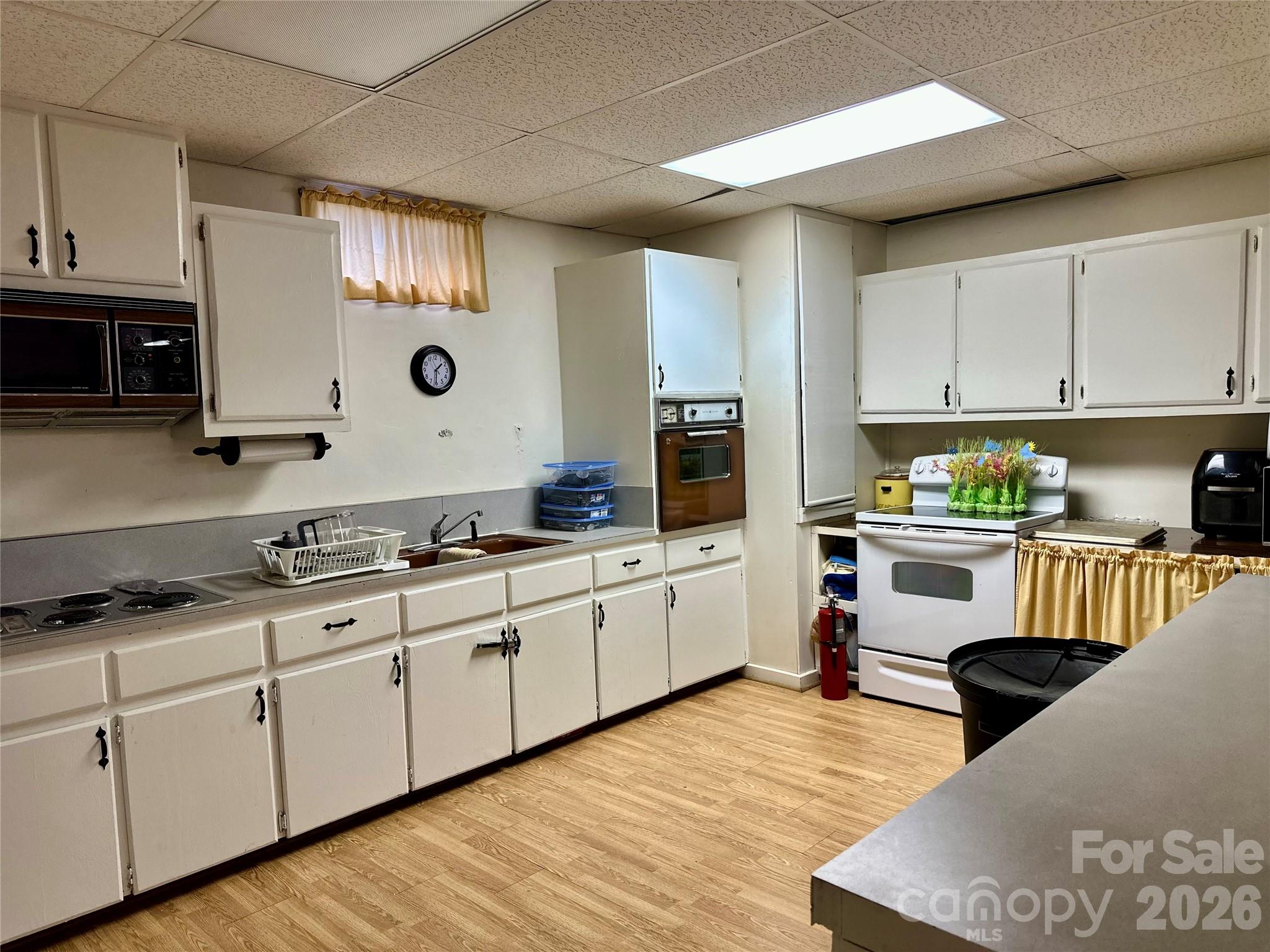 422 US Highway 19E Highway — Spruce Pine