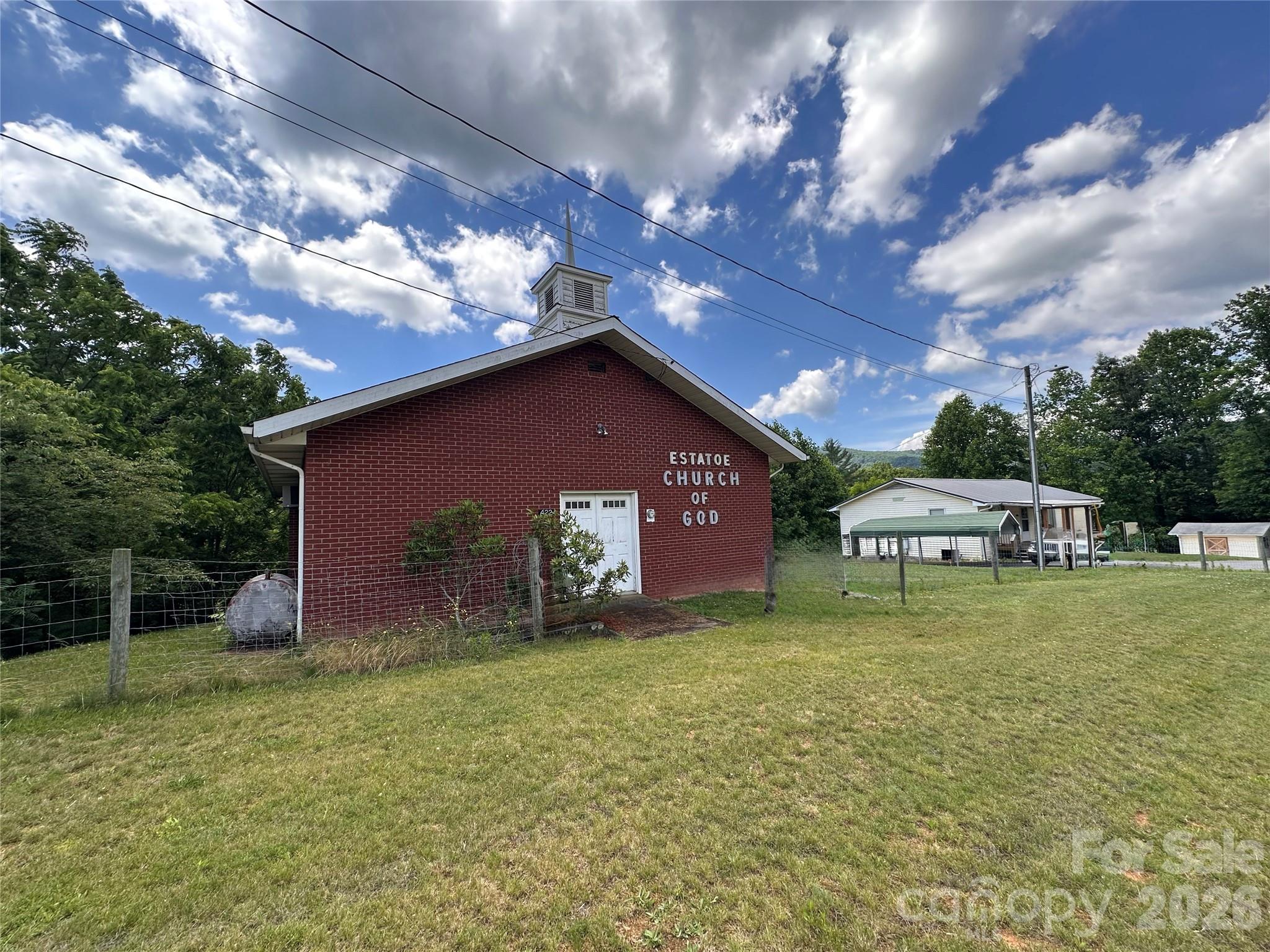 422 US Highway 19E Highway — Spruce Pine