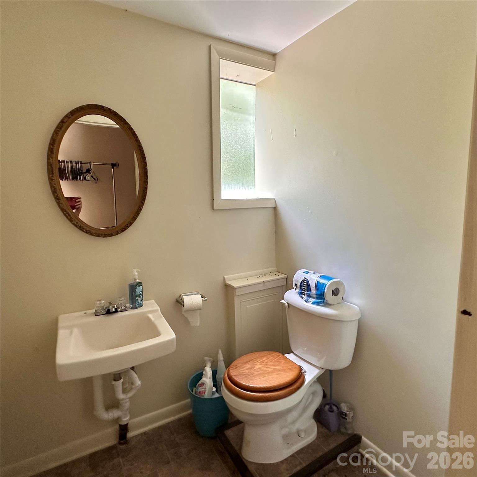 422 US Highway 19E Highway — Spruce Pine