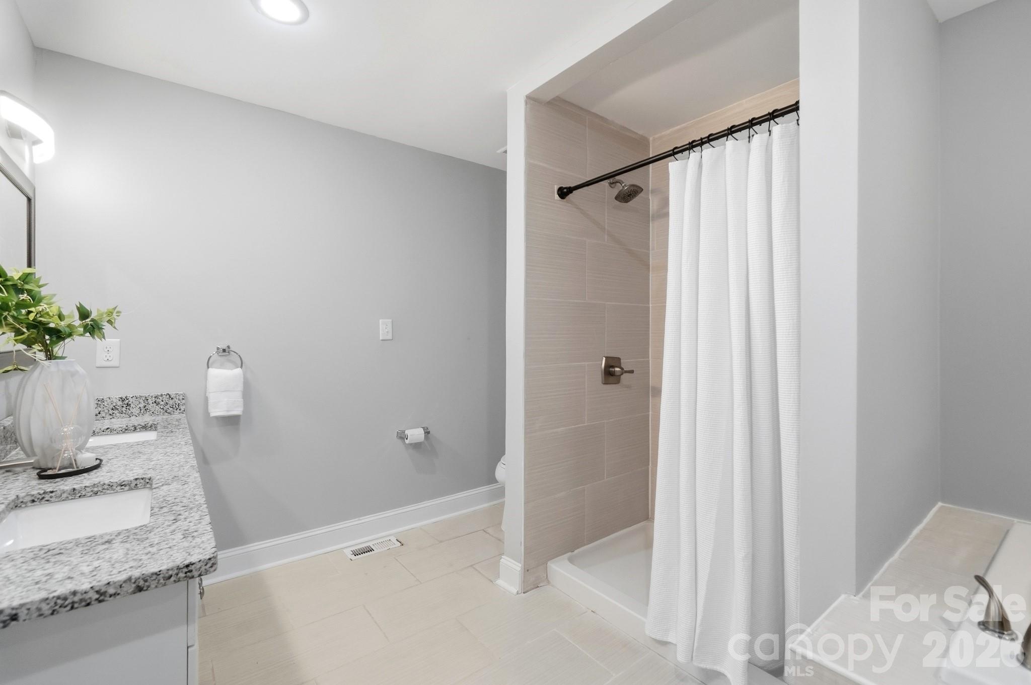 1816 Northcliff Drive — Charlotte