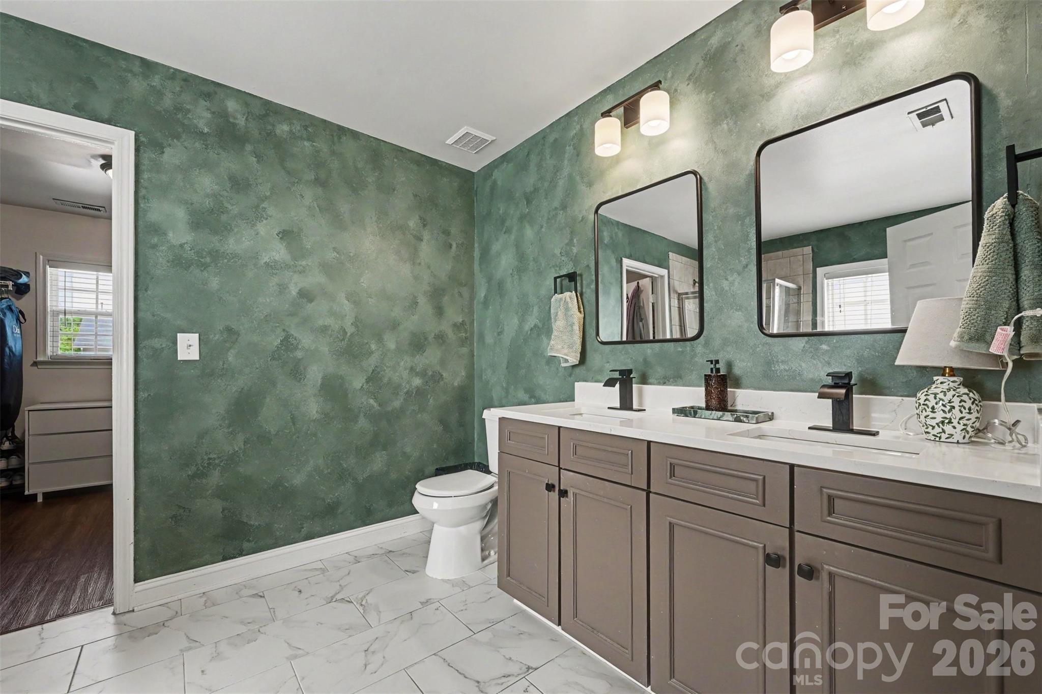 8915 Oransay Way — Charlotte