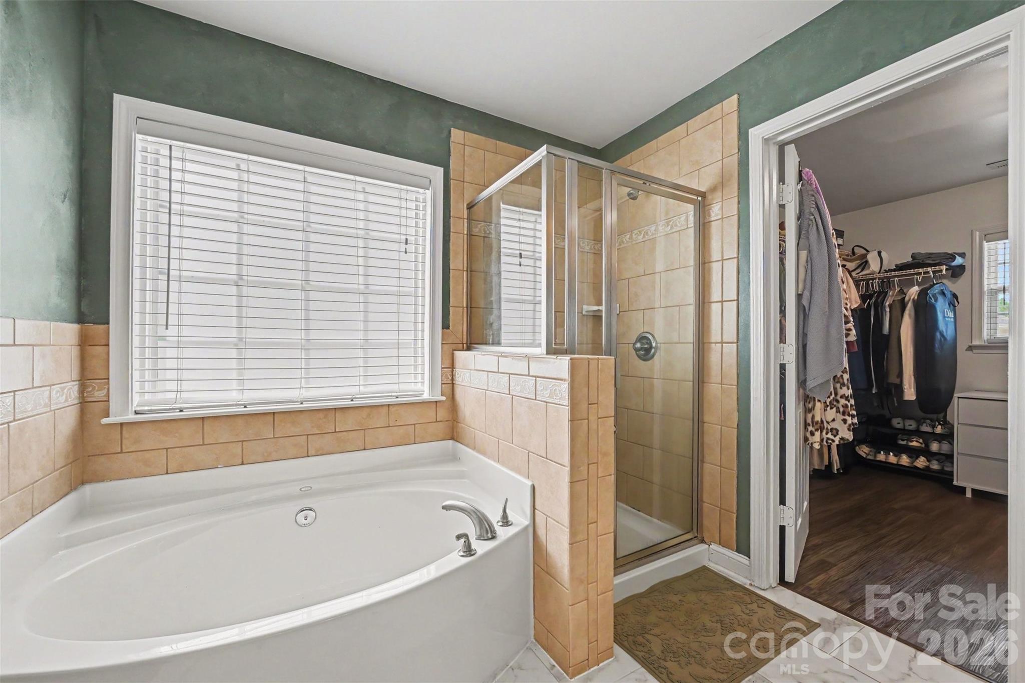 8915 Oransay Way — Charlotte