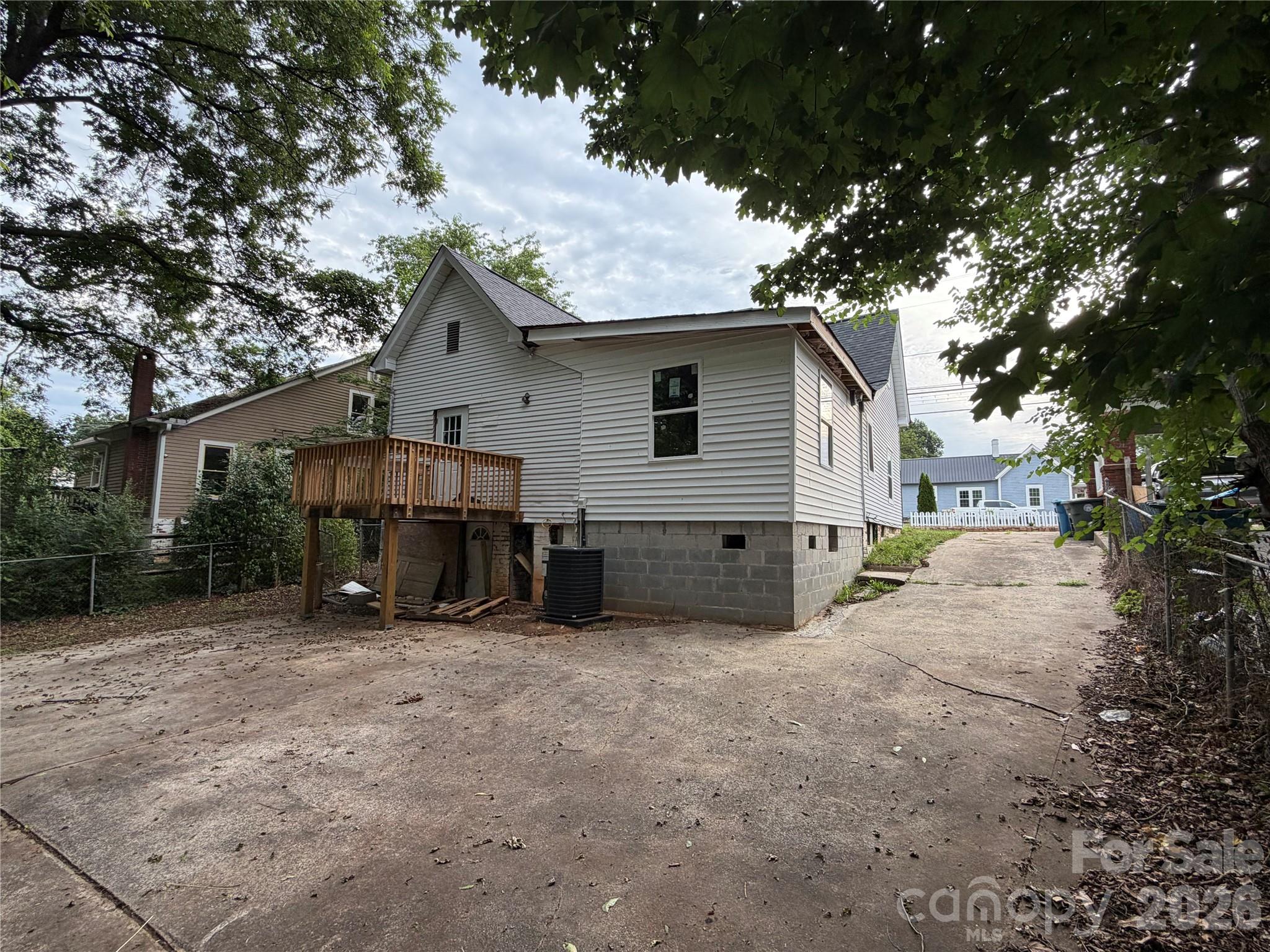 305 W Harrison Street — Salisbury