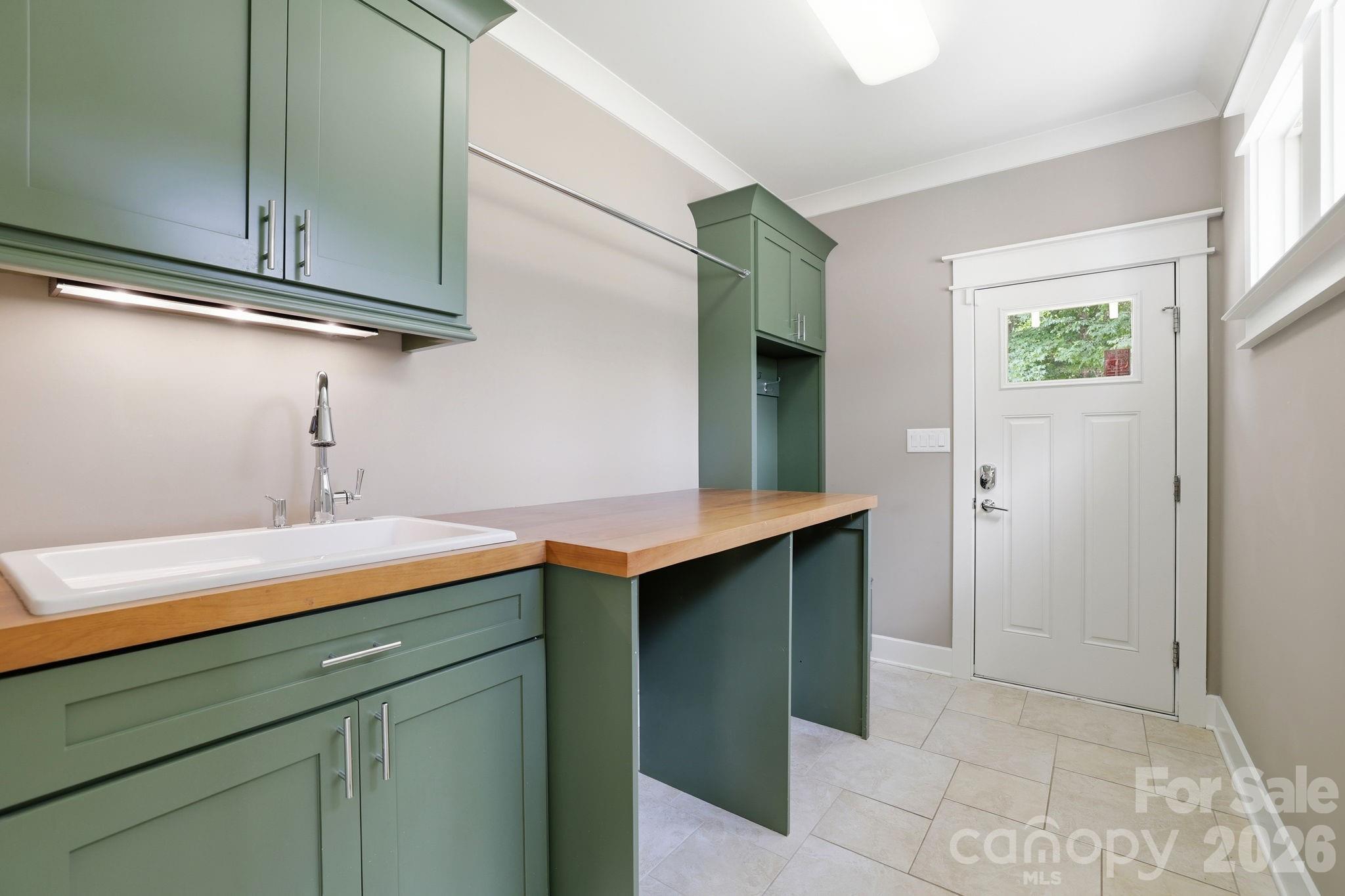1104 Sawtooth Oak Lane — Belmont