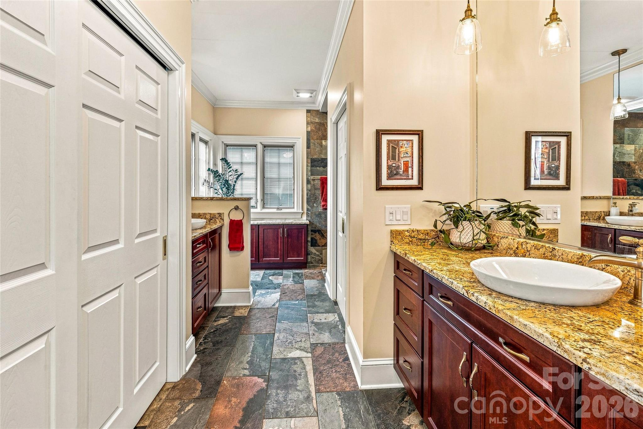 11 Tiverton Lane — Asheville
