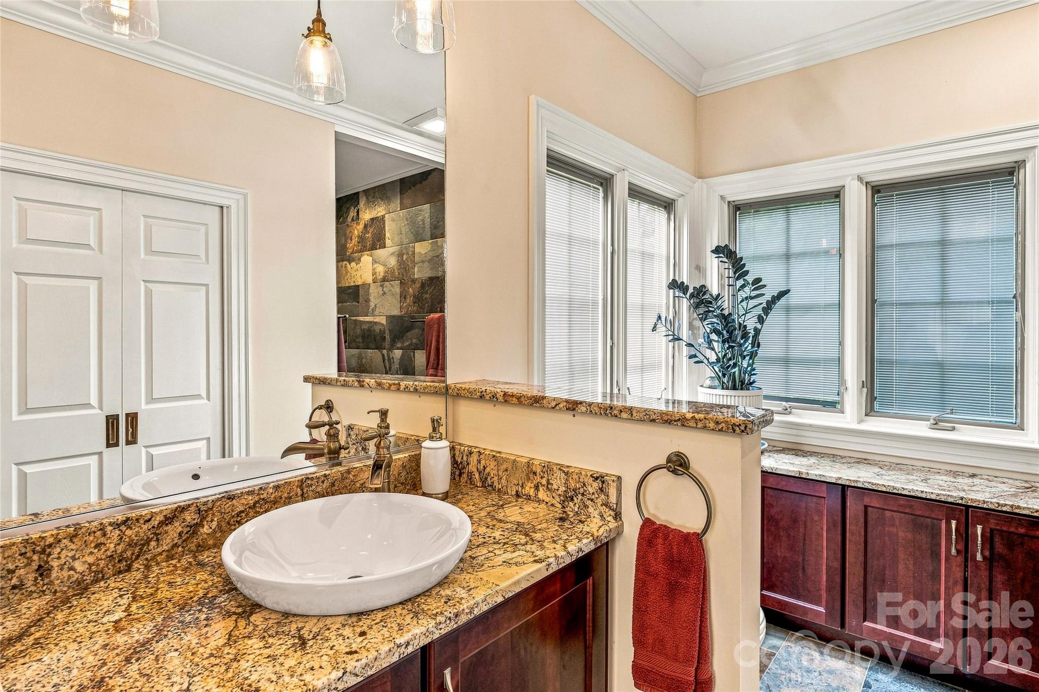 11 Tiverton Lane — Asheville