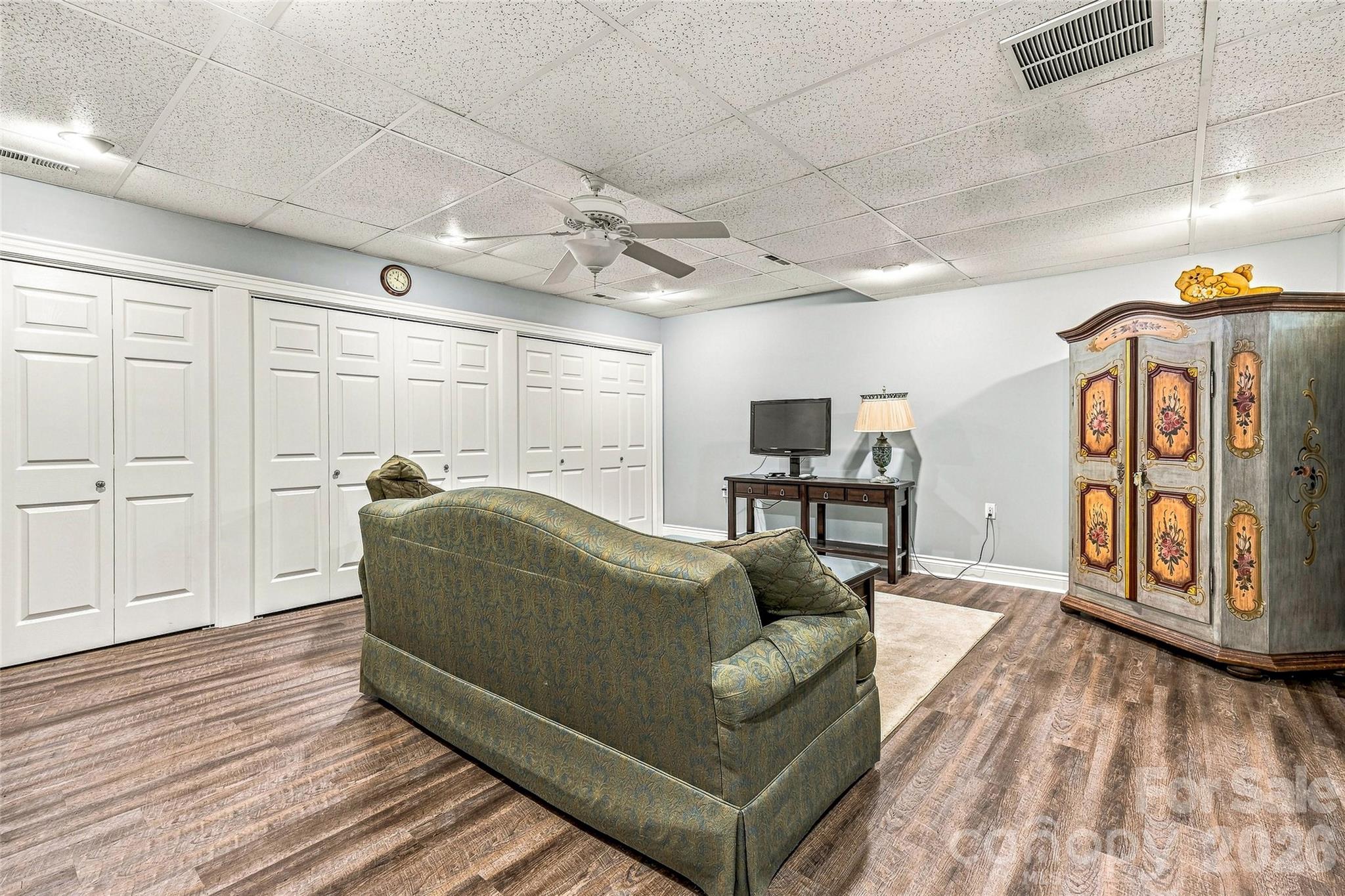 11 Tiverton Lane — Asheville