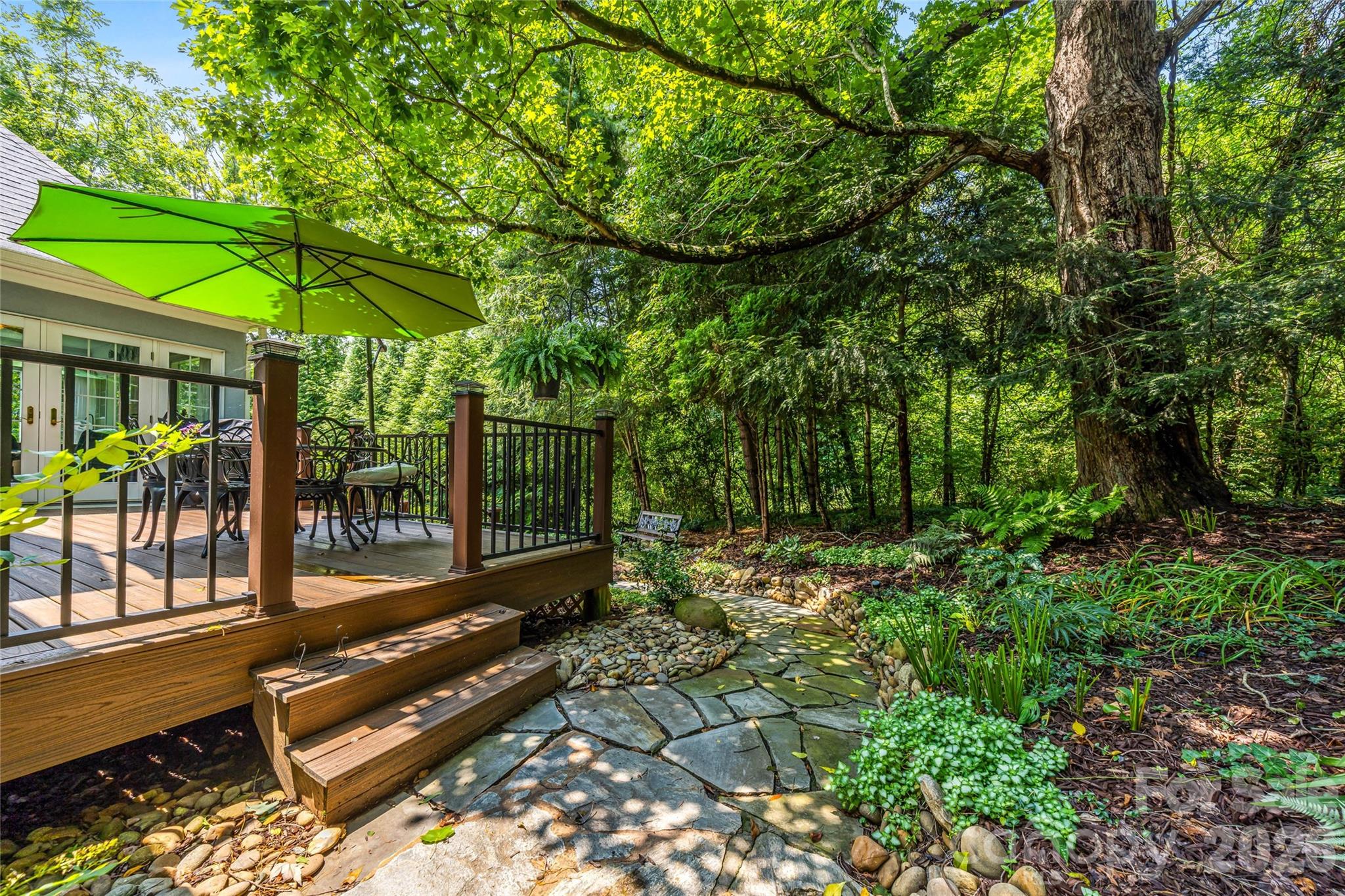 11 Tiverton Lane — Asheville