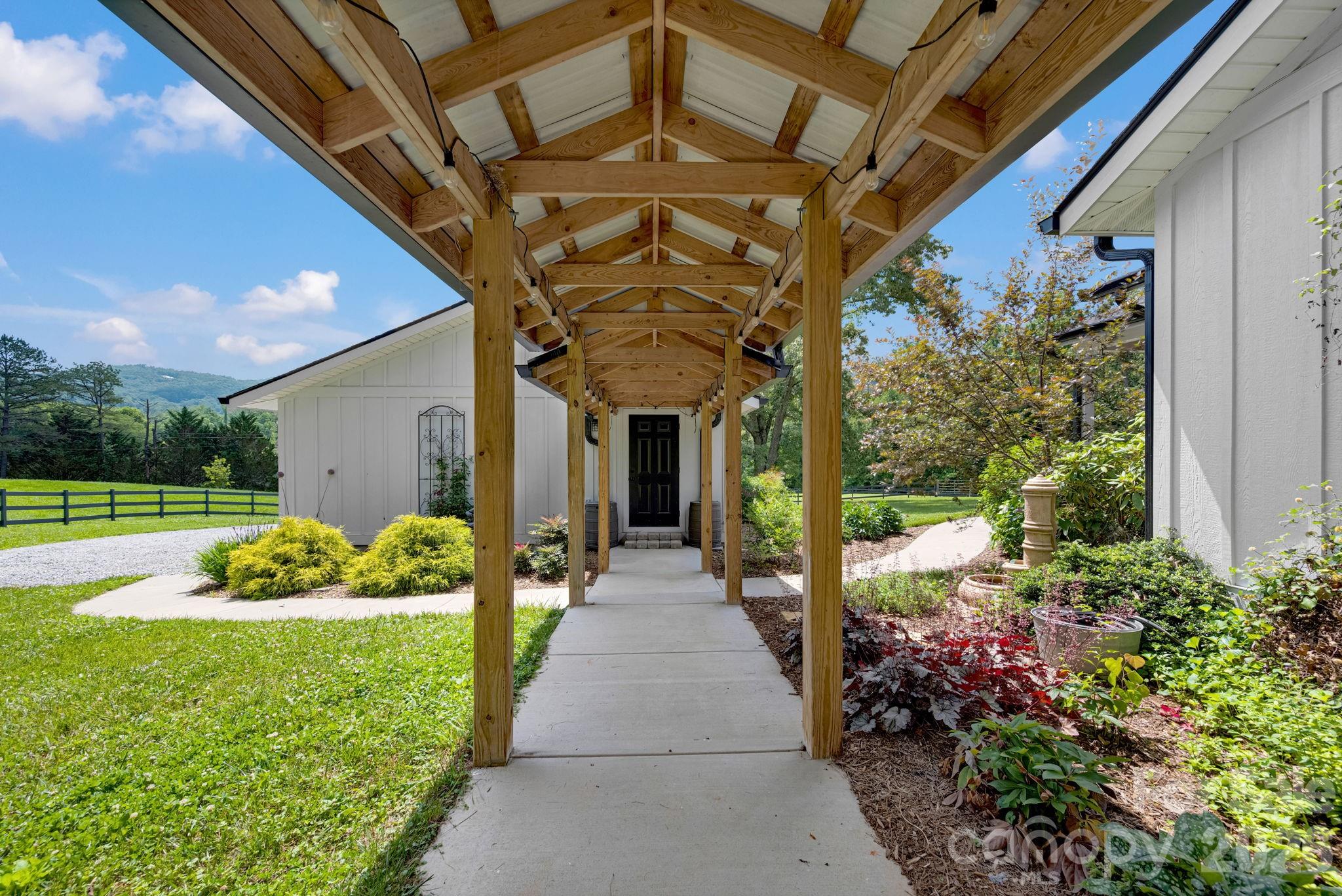 23 Lindsey Loop Road — Fletcher
