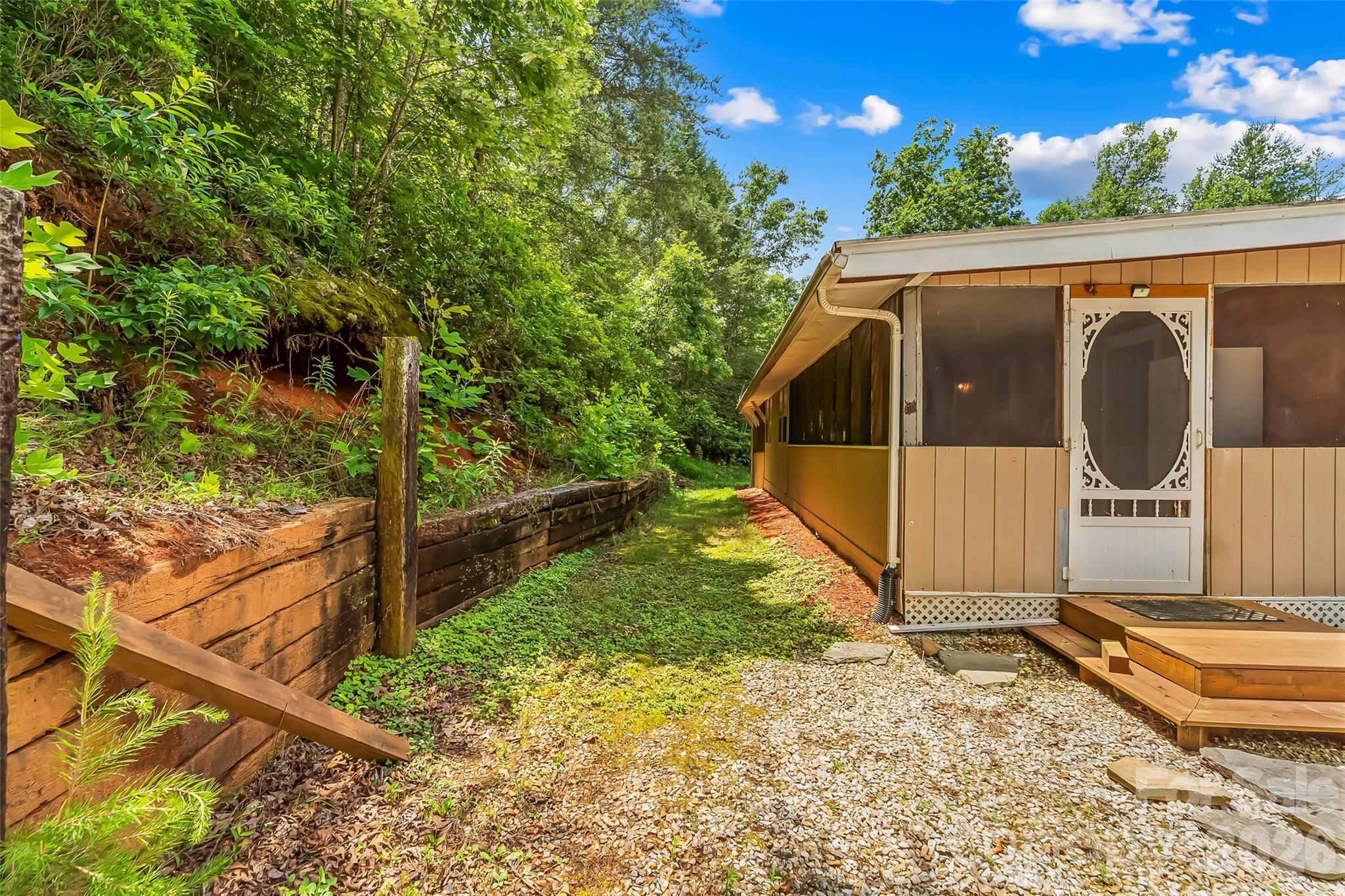 72 Paradise Lane — Old Fort