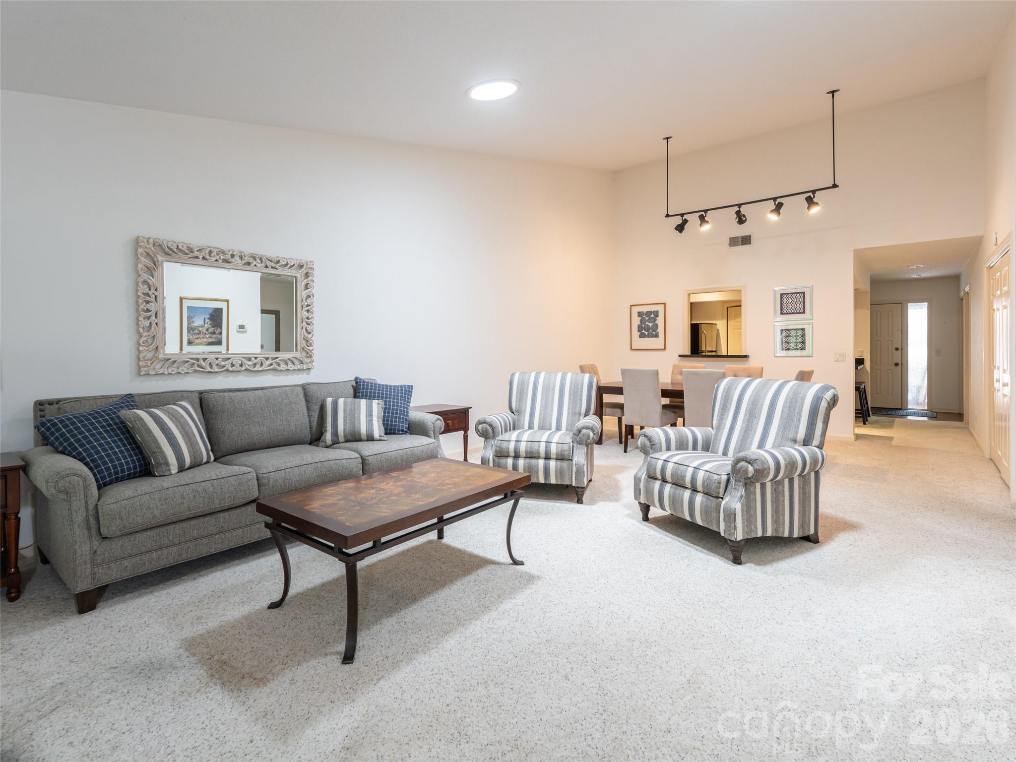 112 Live Oak Lane — Hendersonville