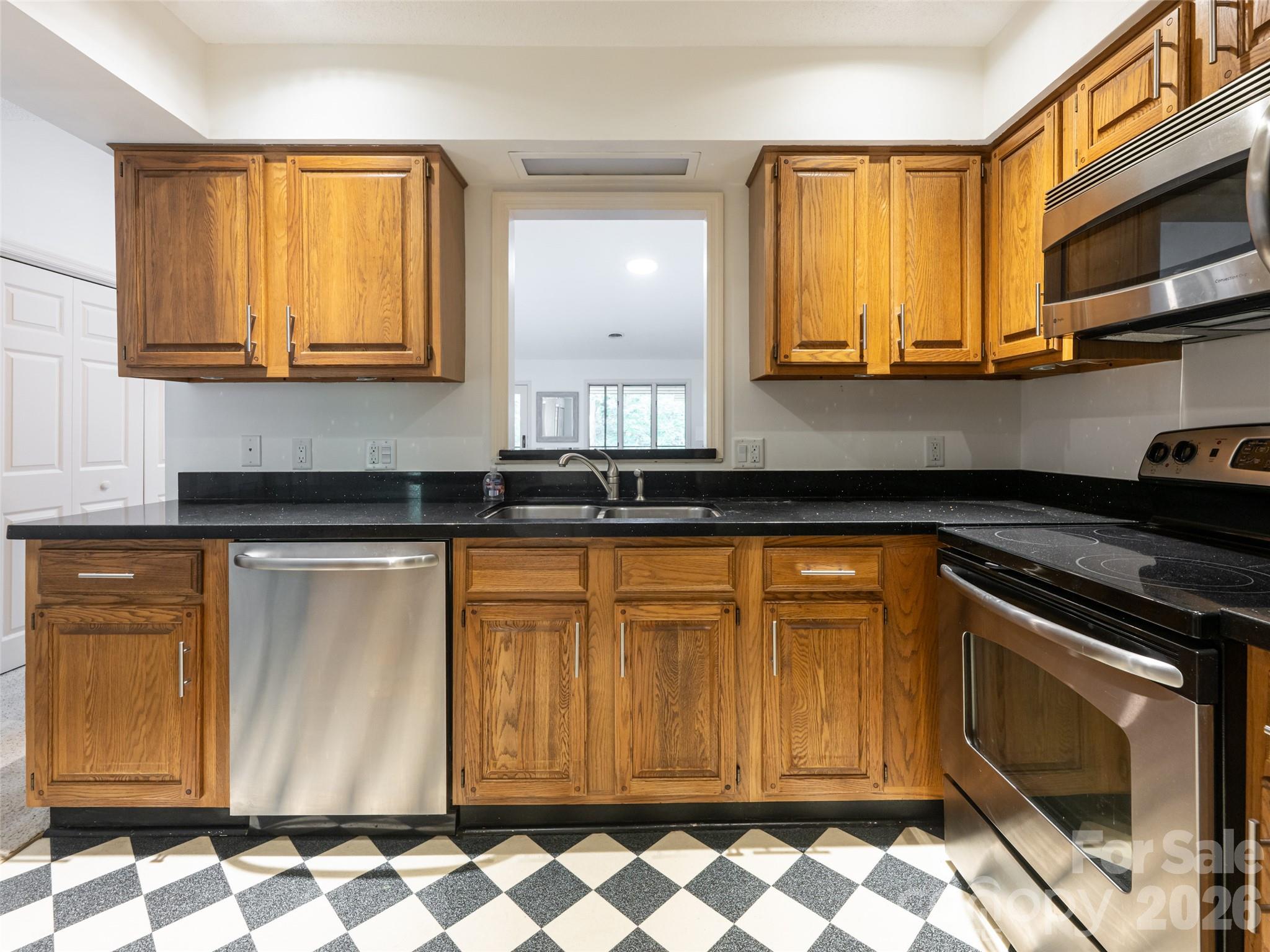 112 Live Oak Lane — Hendersonville