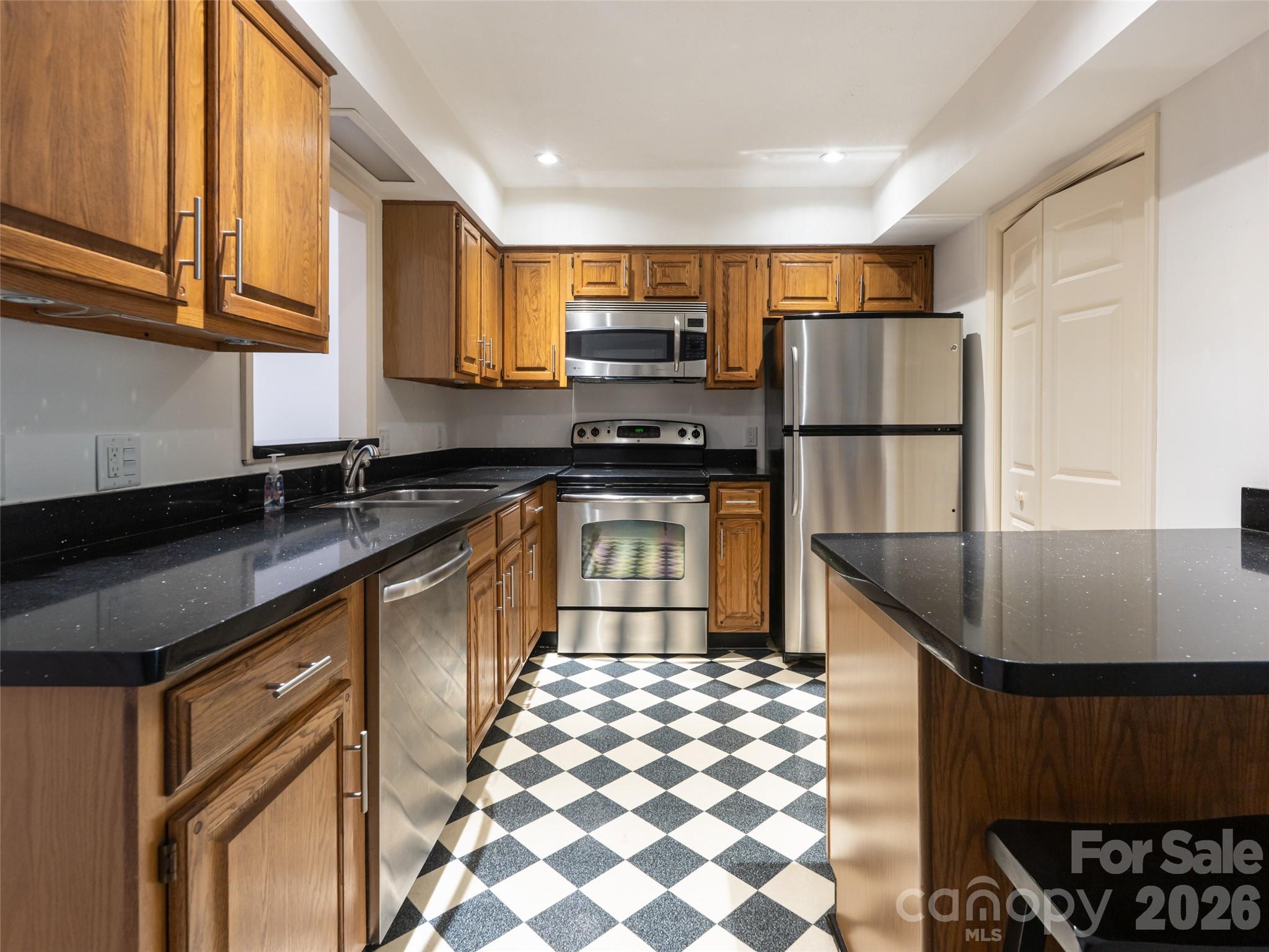 112 Live Oak Lane — Hendersonville
