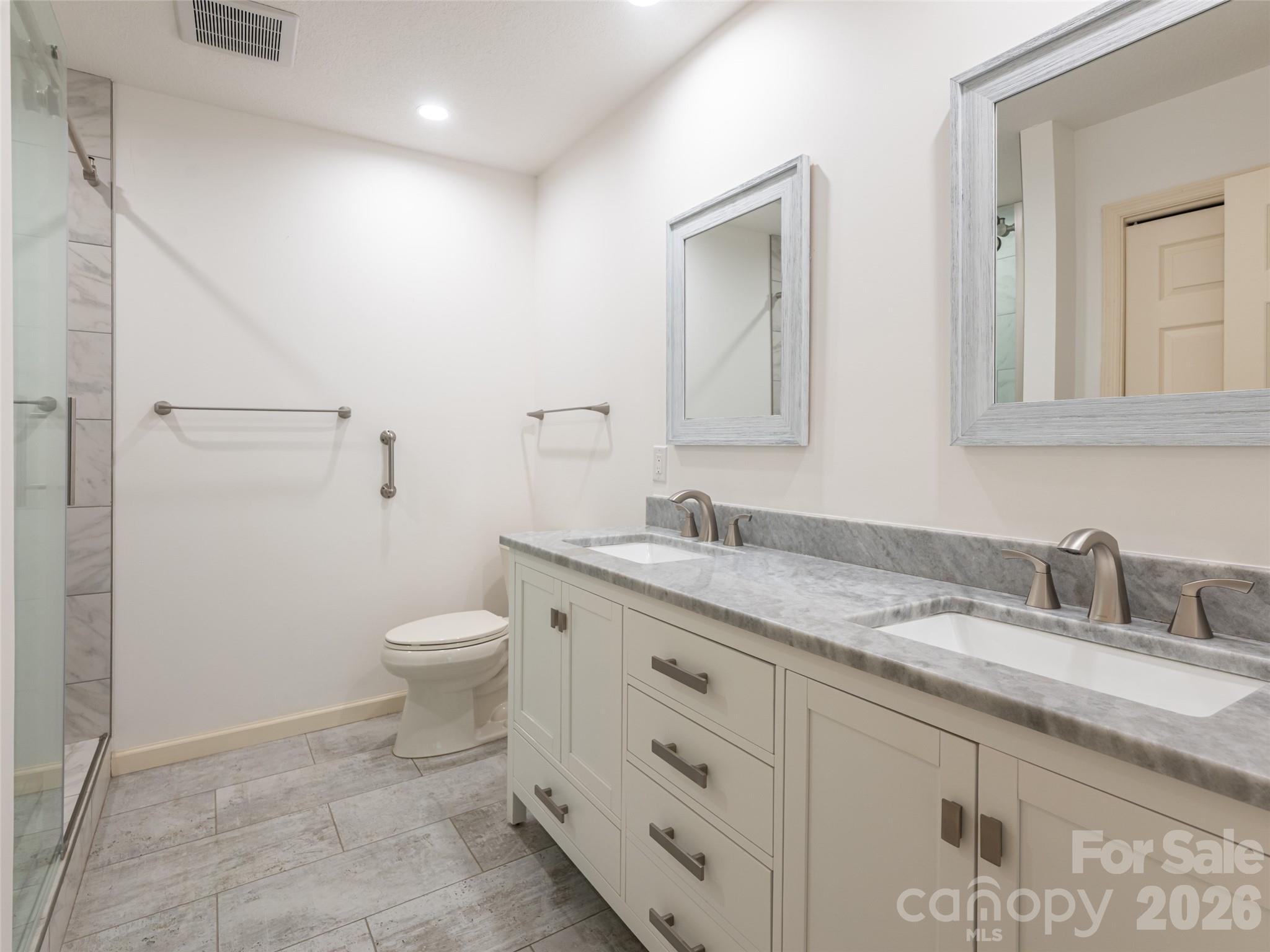 112 Live Oak Lane — Hendersonville