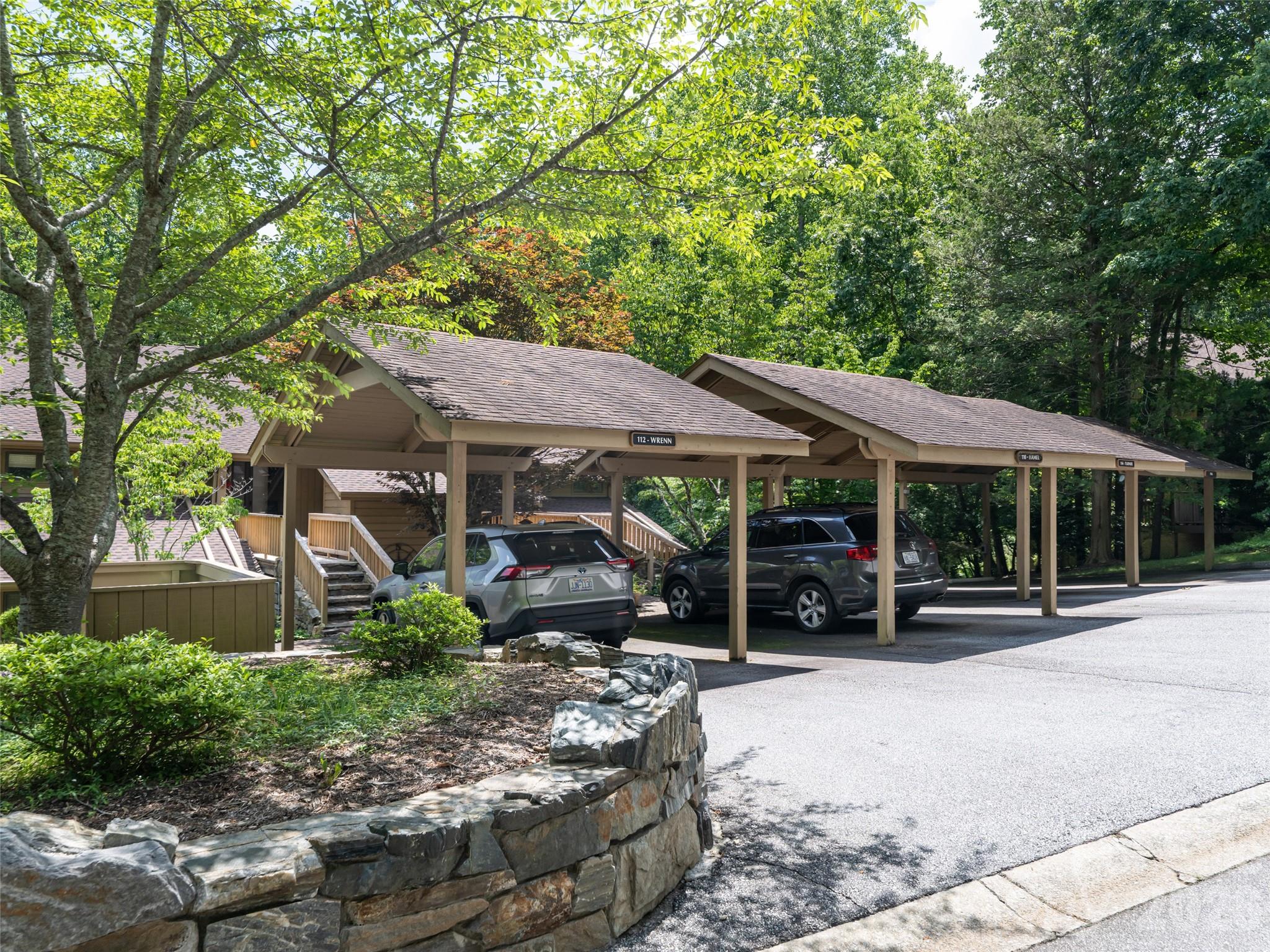112 Live Oak Lane — Hendersonville