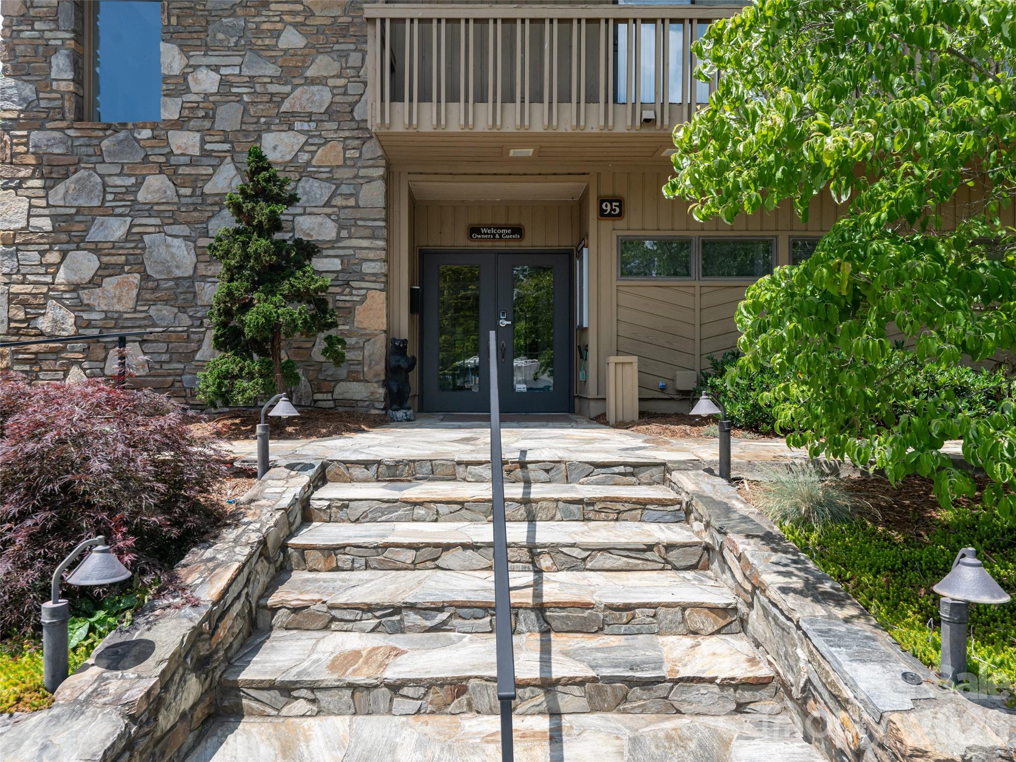 112 Live Oak Lane — Hendersonville