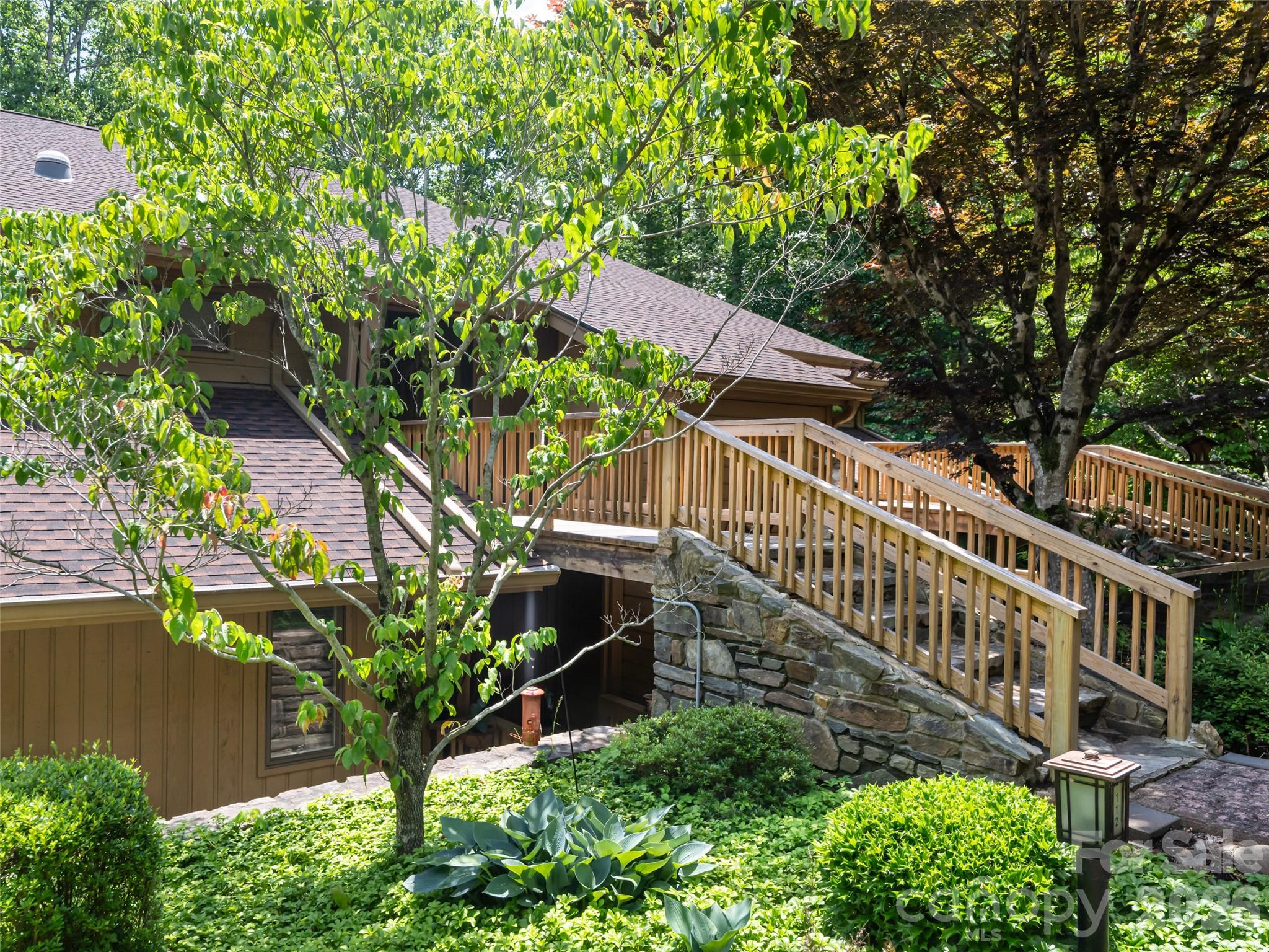 112 Live Oak Lane — Hendersonville