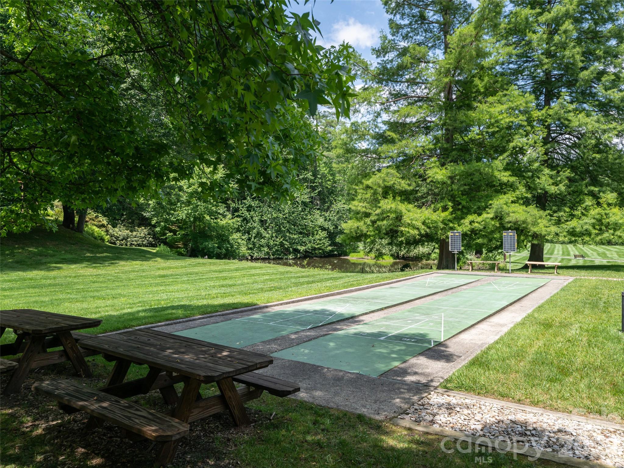 112 Live Oak Lane — Hendersonville