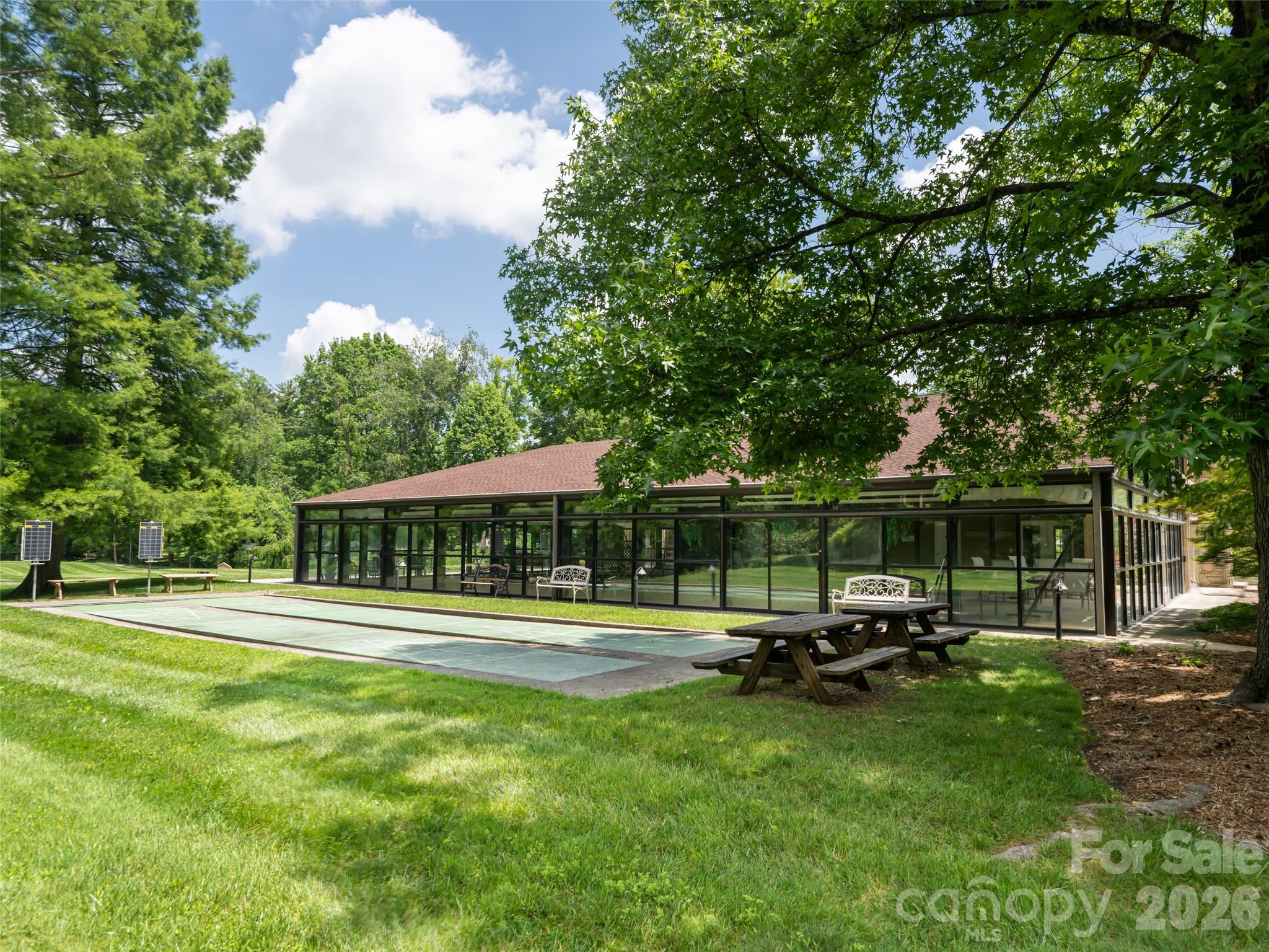 112 Live Oak Lane — Hendersonville