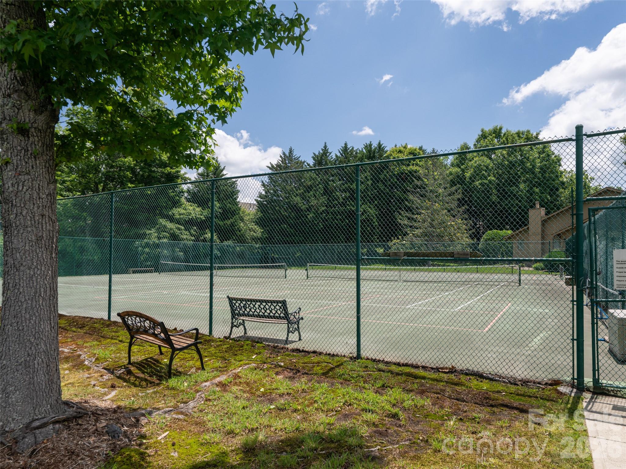 112 Live Oak Lane — Hendersonville