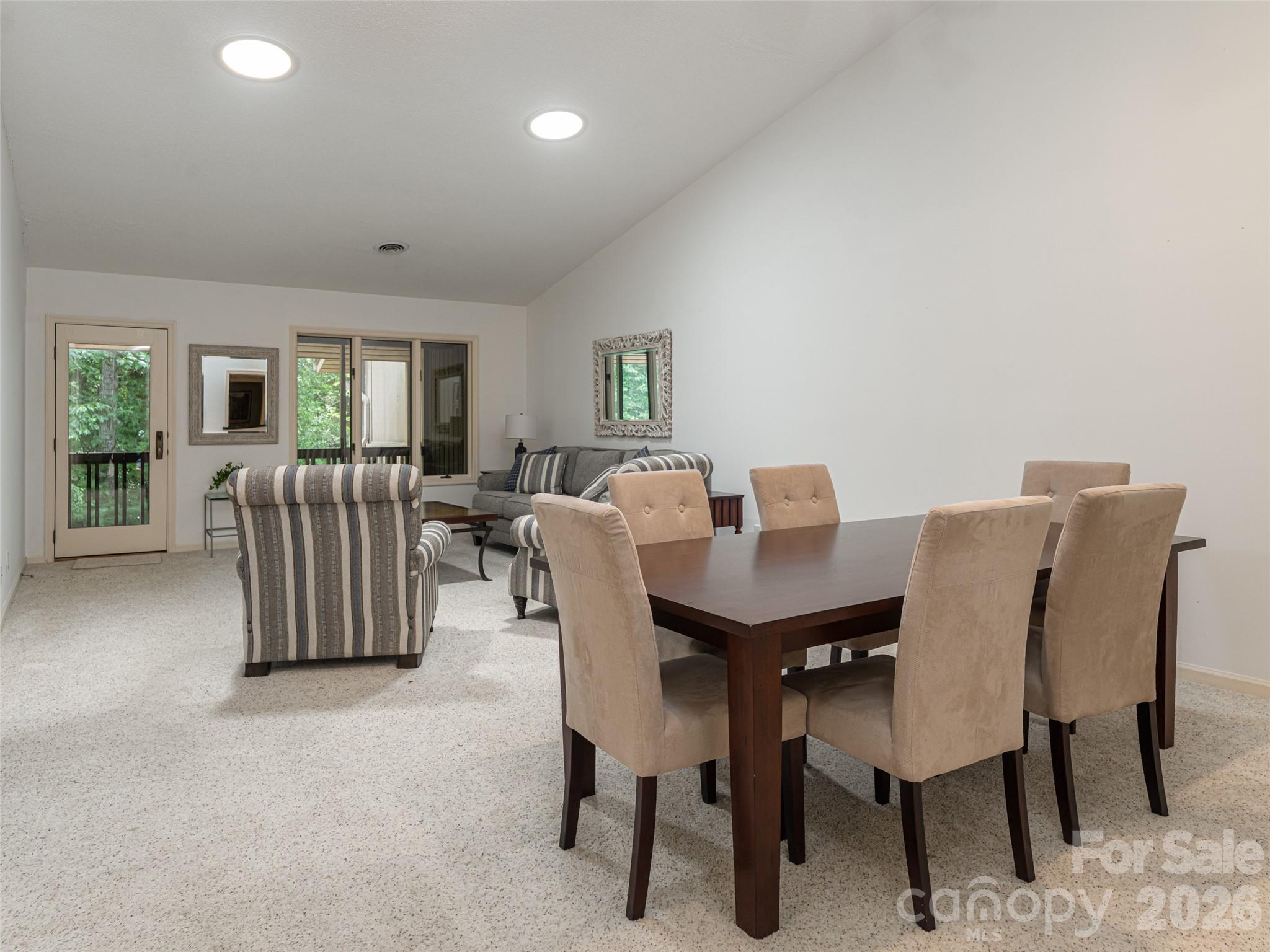 112 Live Oak Lane — Hendersonville
