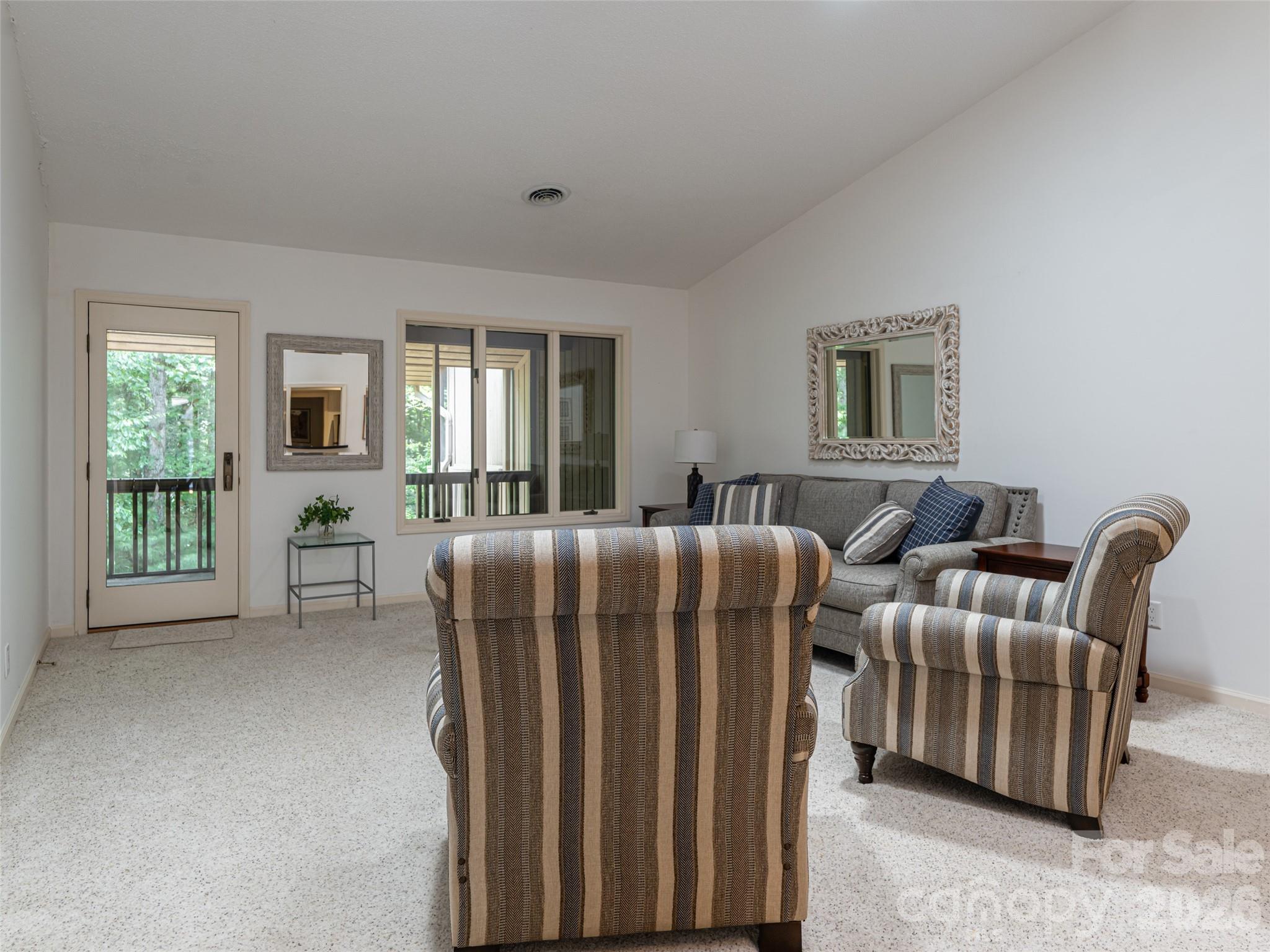 112 Live Oak Lane — Hendersonville