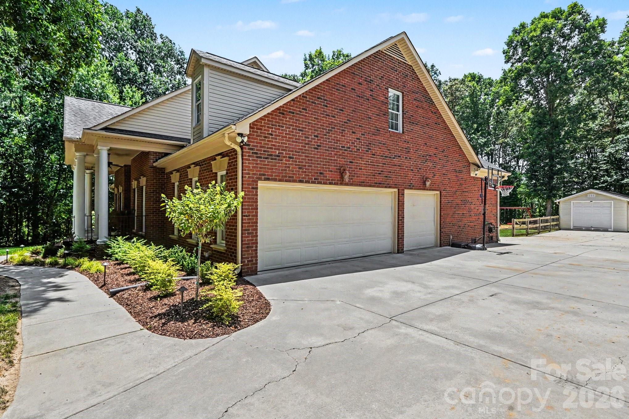 3204 E Lawyers Road — Monroe