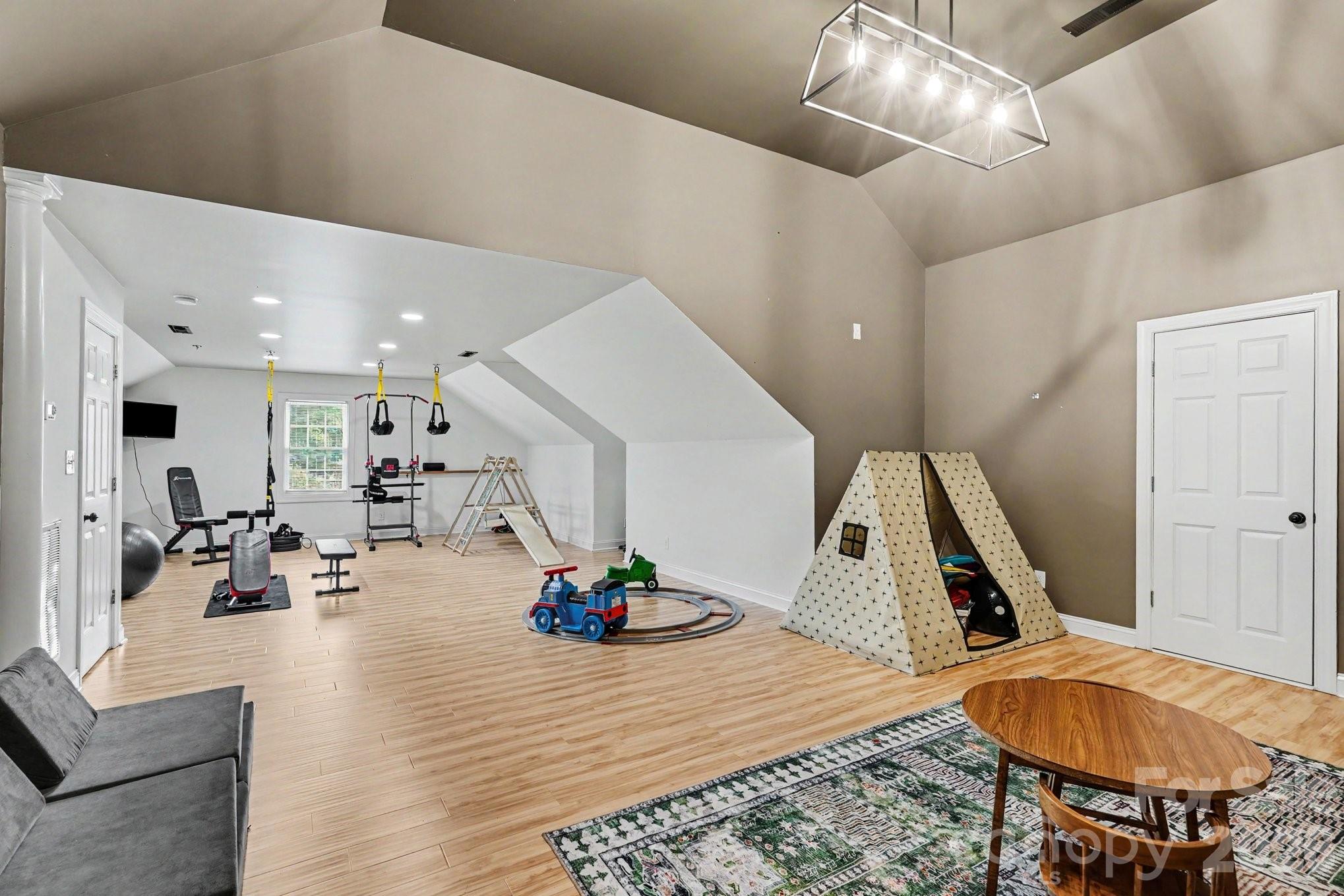 3204 E Lawyers Road — Monroe