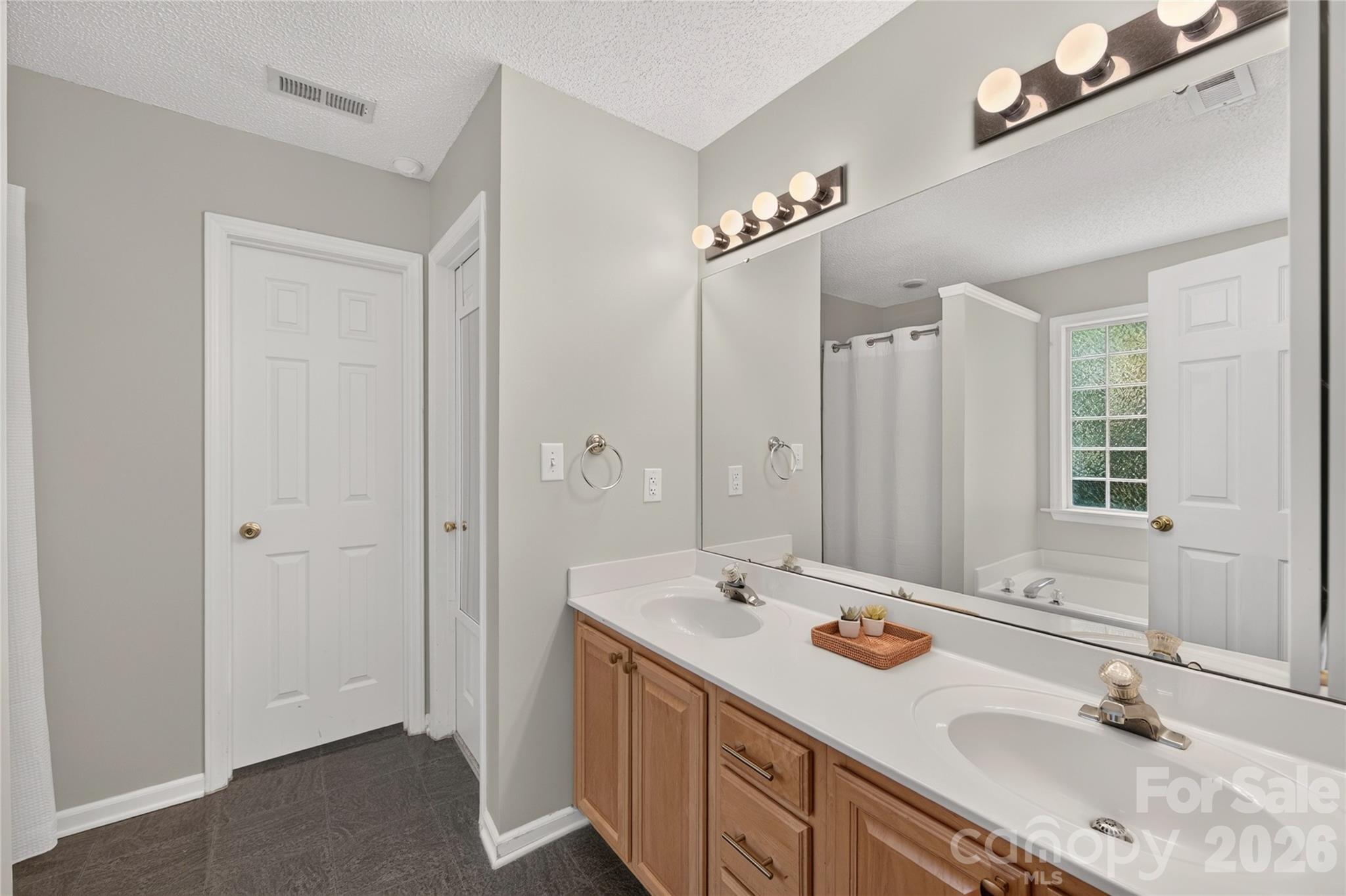 8121 Poplar Grove Circle — Waxhaw