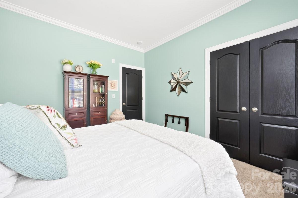 5633 Old Town Lane — Gastonia