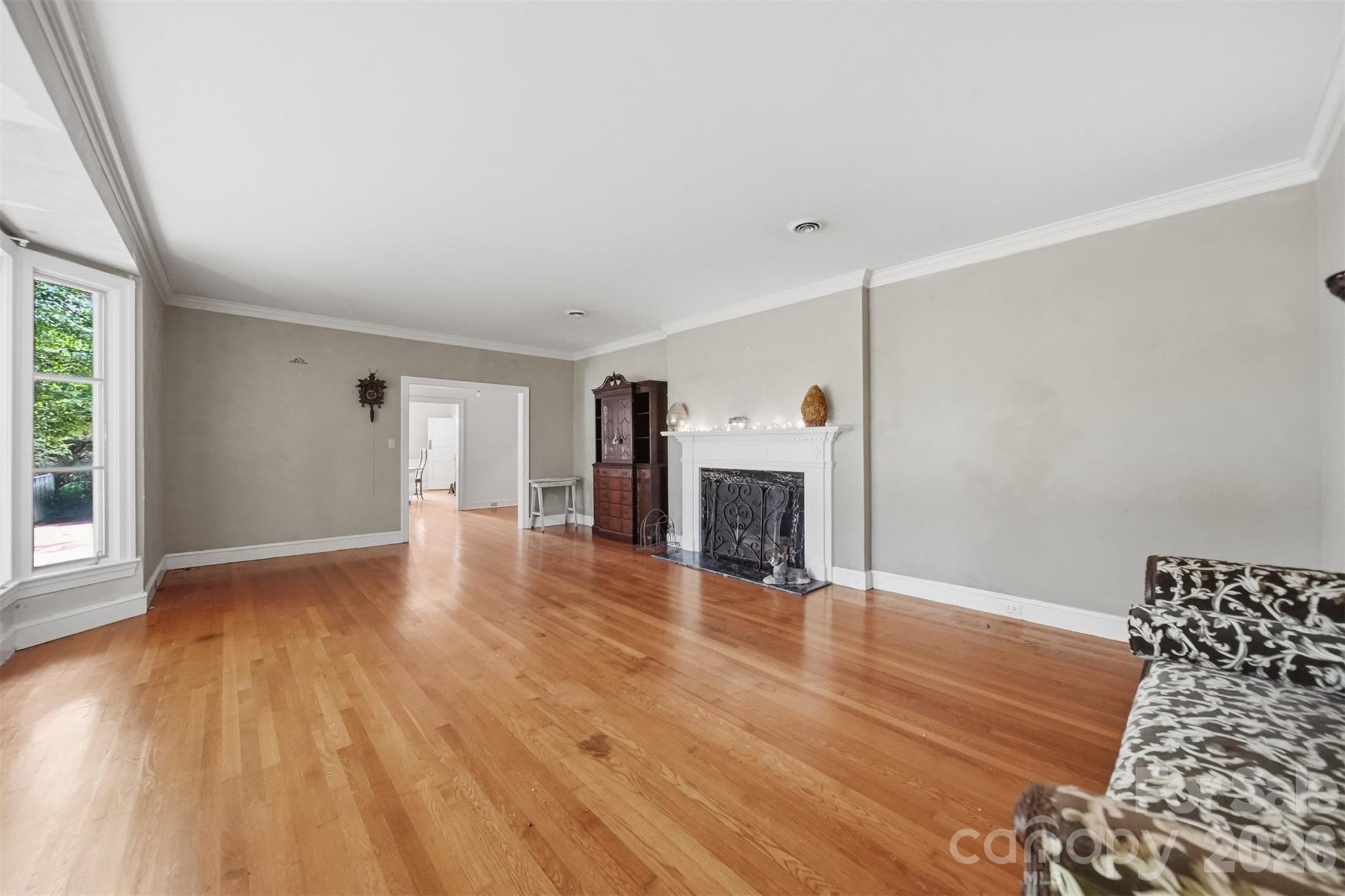 826 S College Avenue — Newton