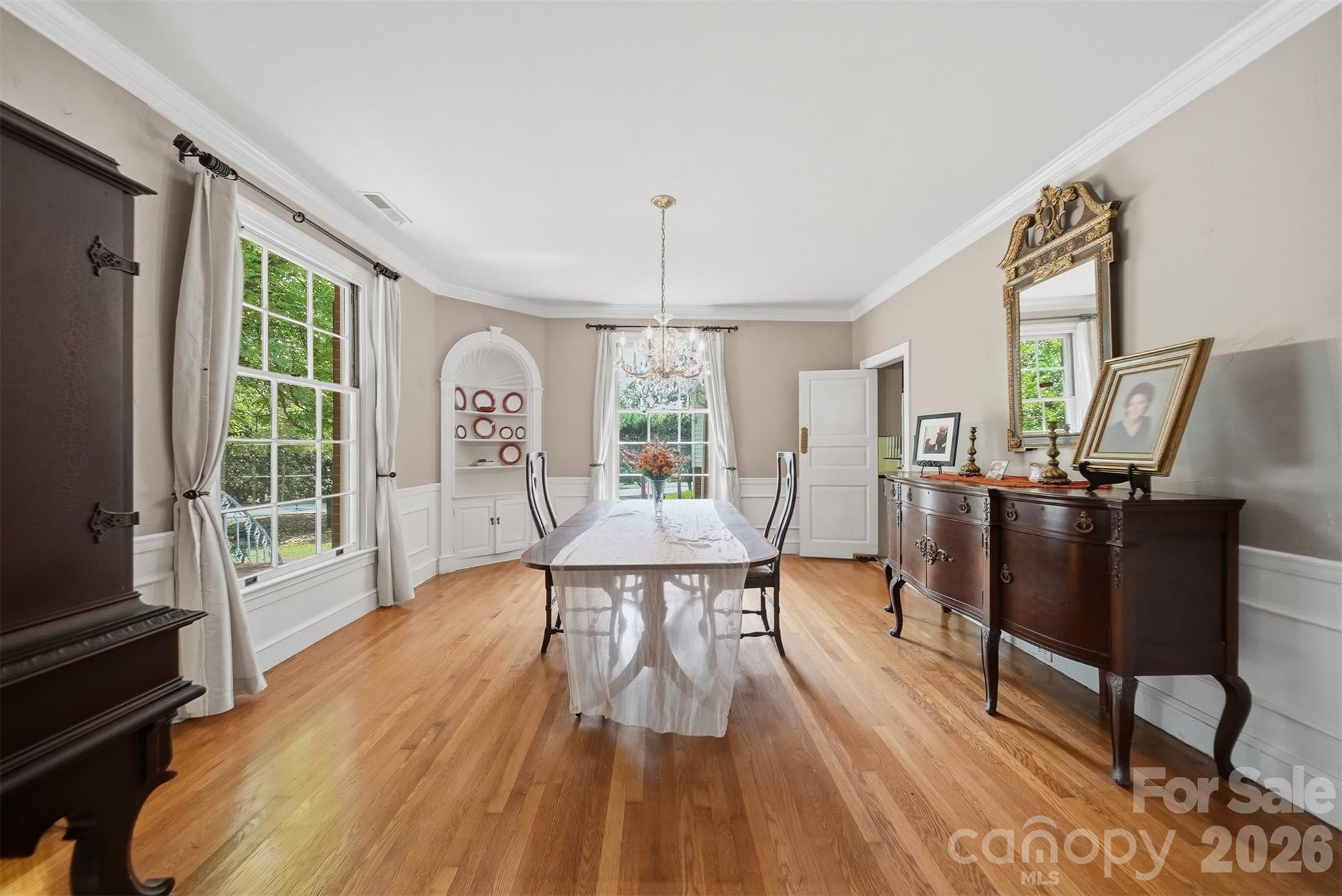 826 S College Avenue — Newton