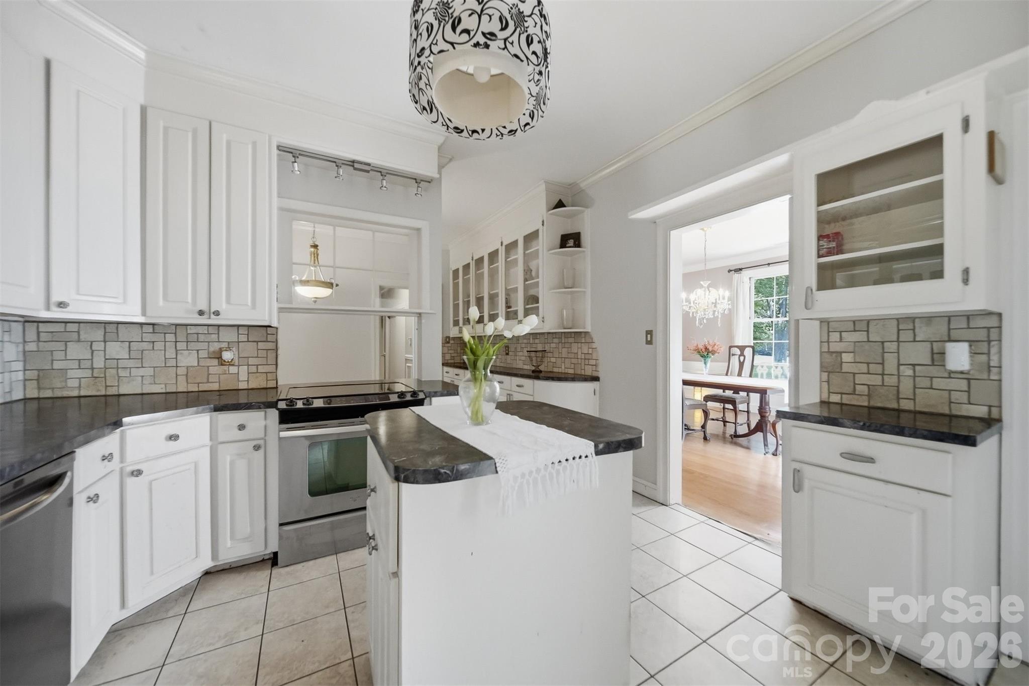 826 S College Avenue — Newton