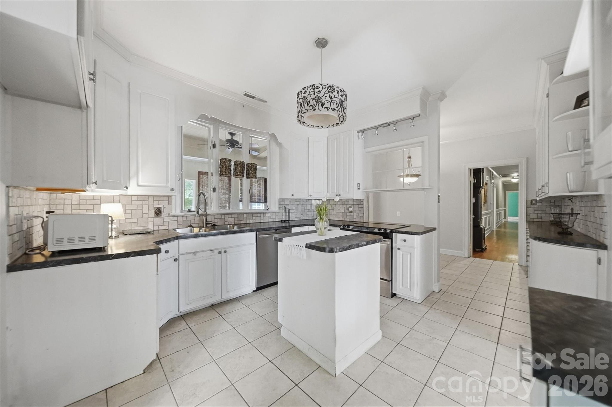 826 S College Avenue — Newton