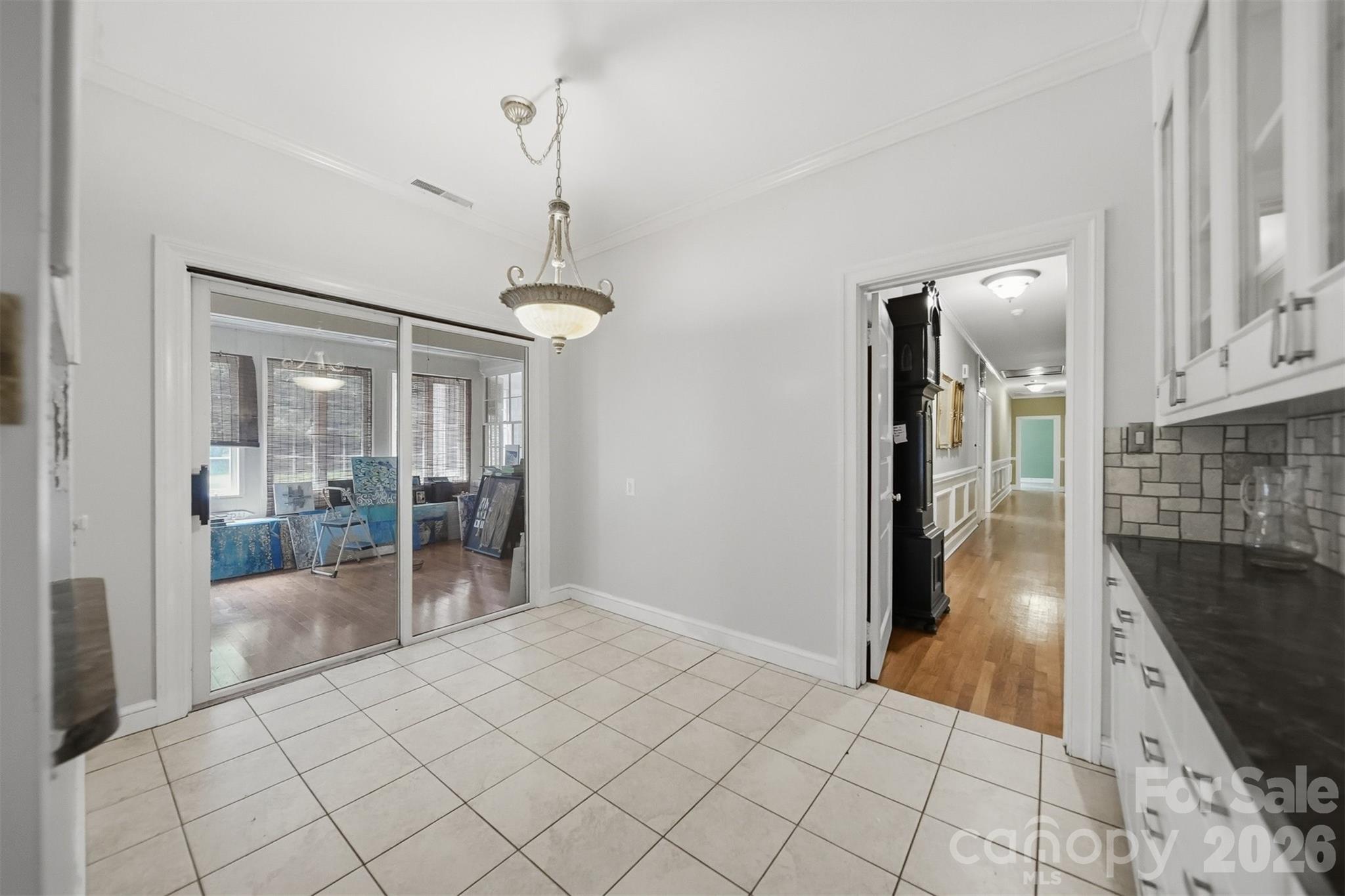 826 S College Avenue — Newton