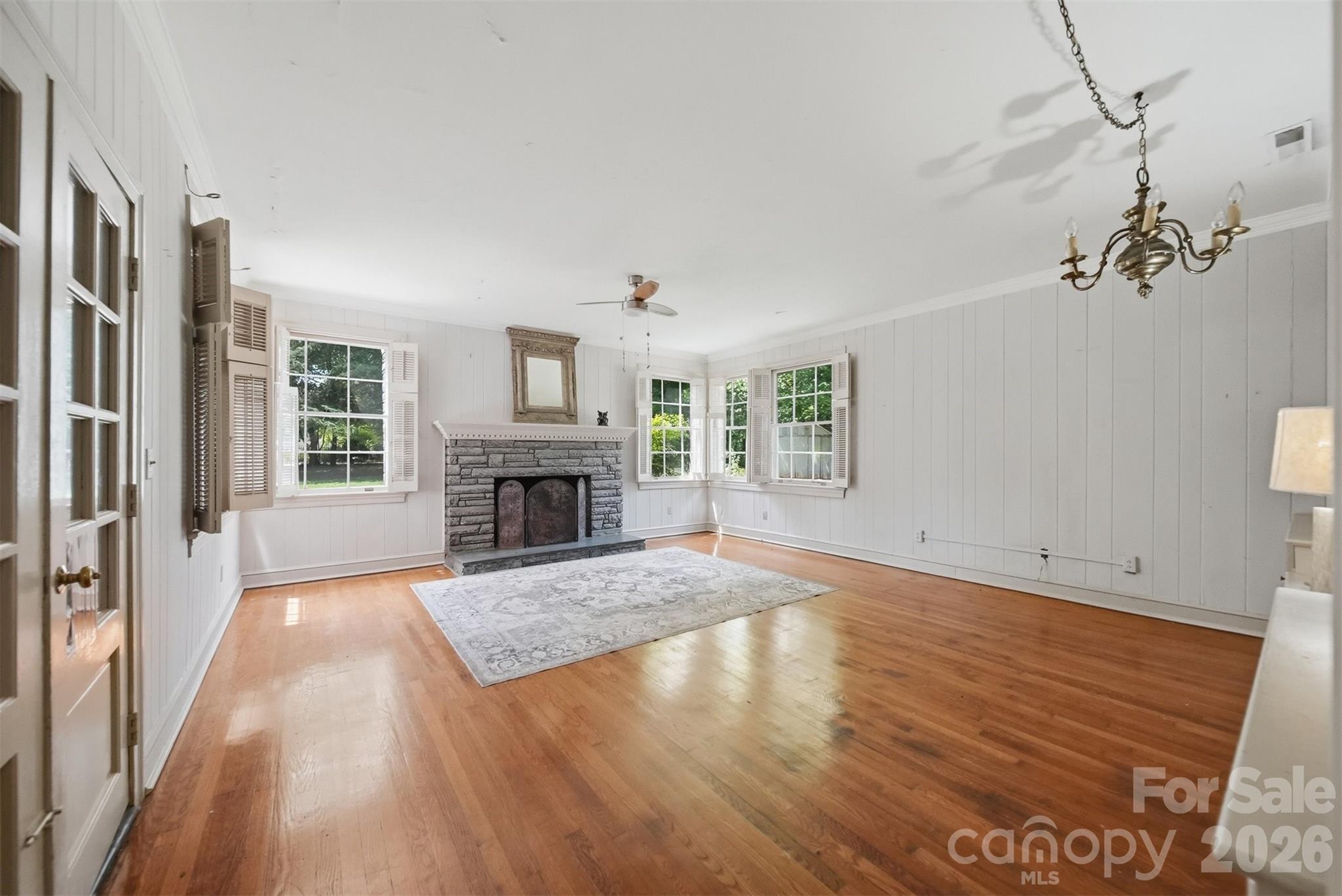826 S College Avenue — Newton