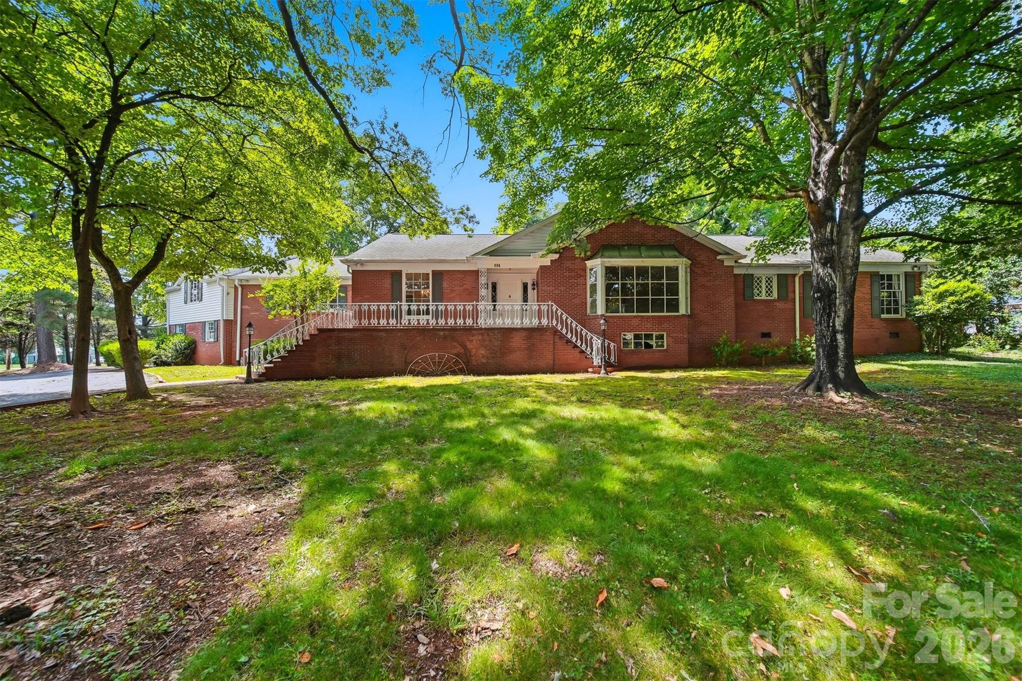 826 S College Avenue — Newton