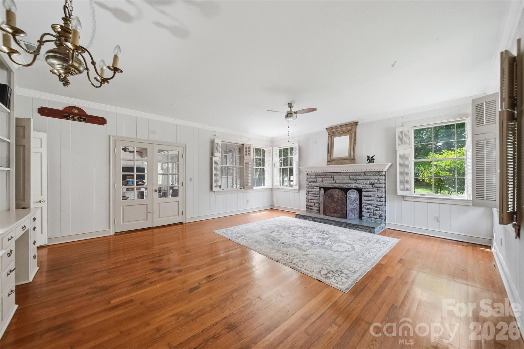 826 S College Avenue — Newton