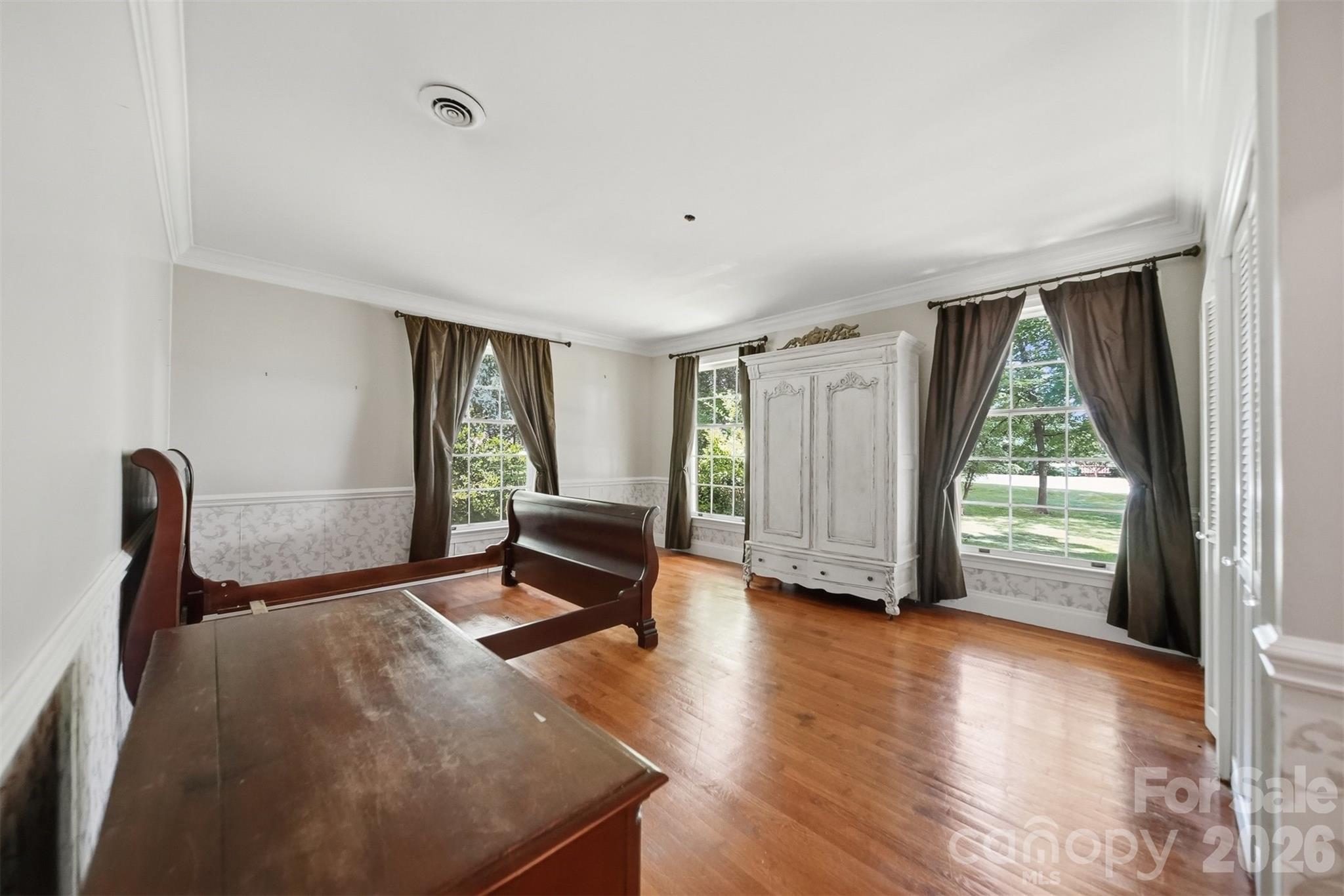 826 S College Avenue — Newton