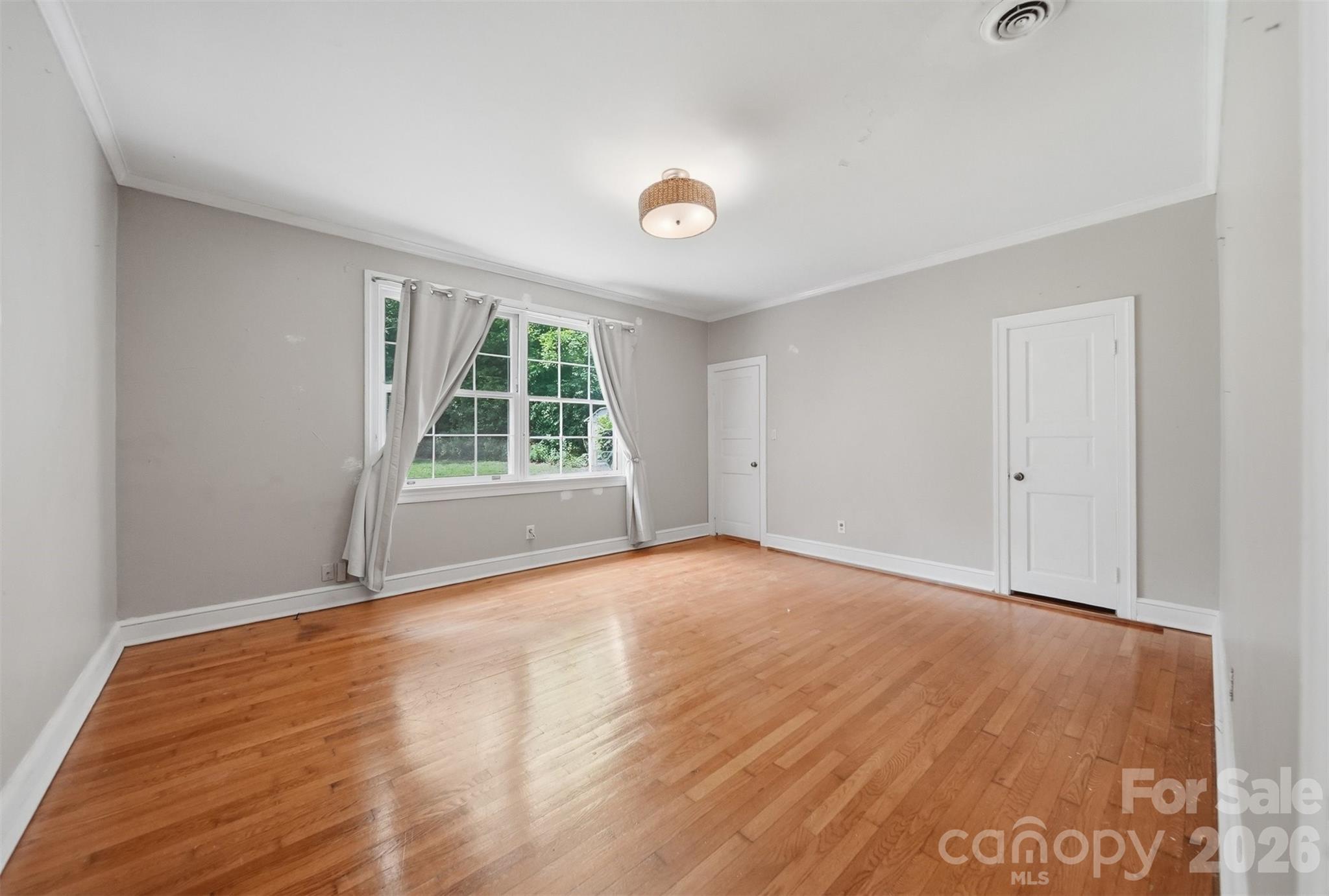 826 S College Avenue — Newton