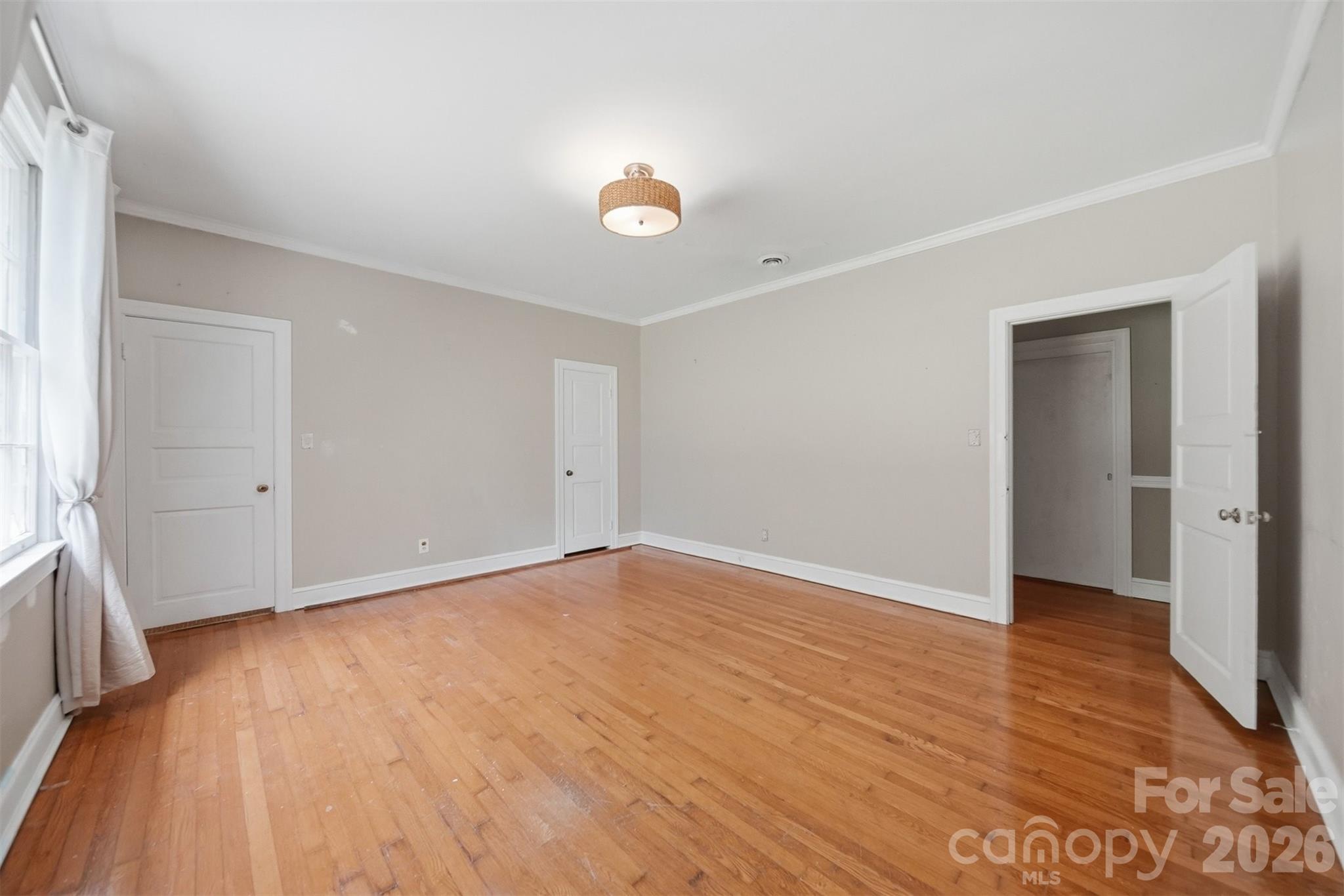 826 S College Avenue — Newton