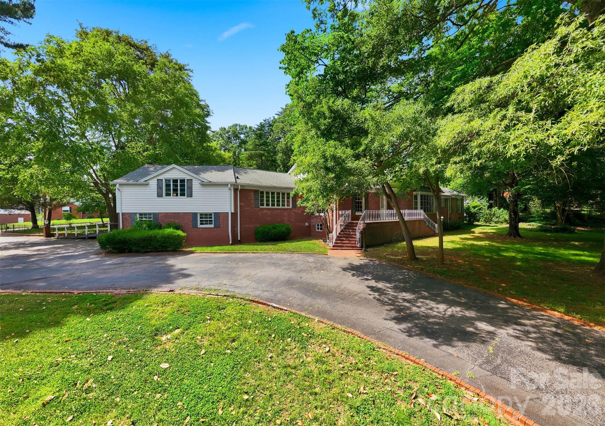 826 S College Avenue — Newton