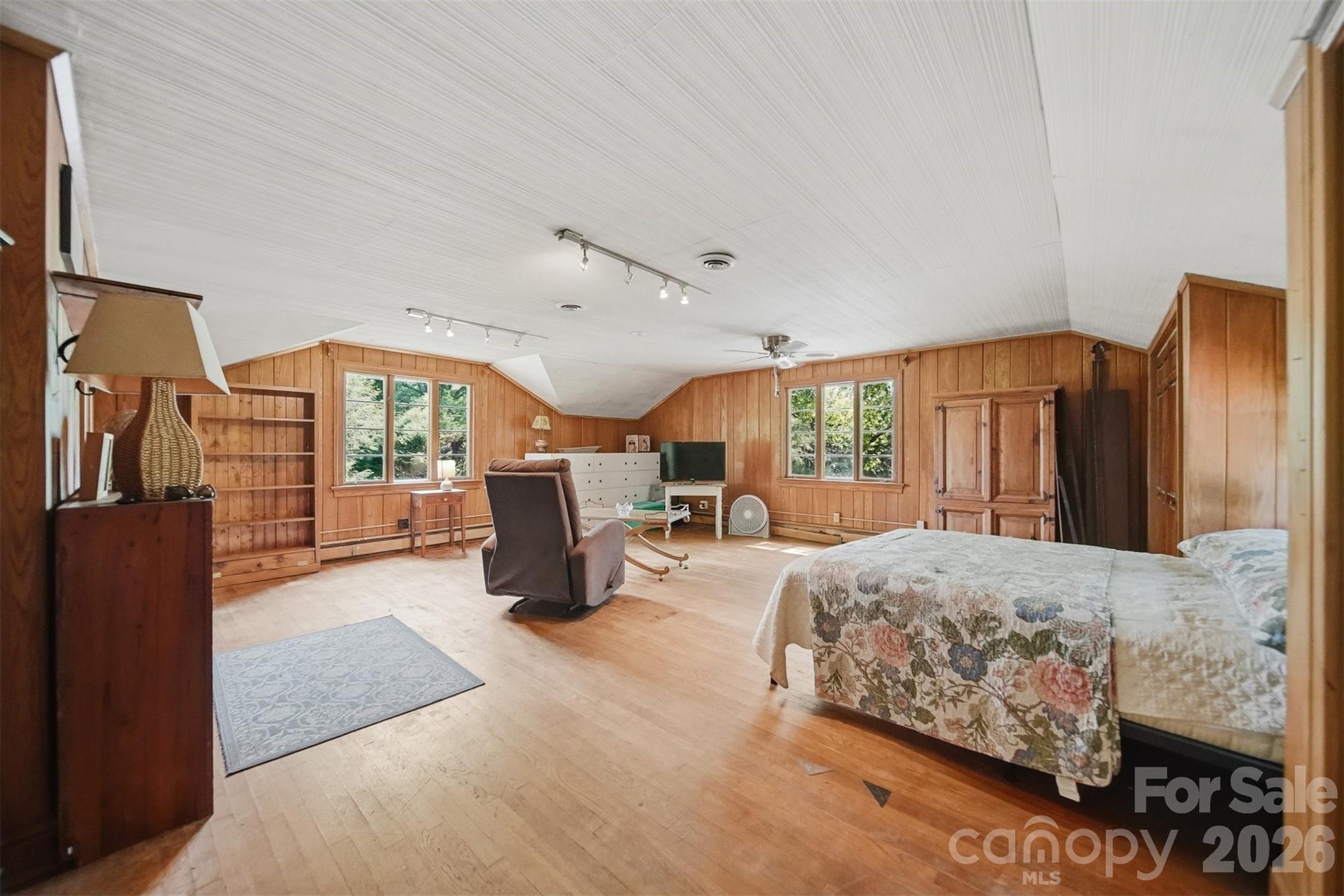 826 S College Avenue — Newton