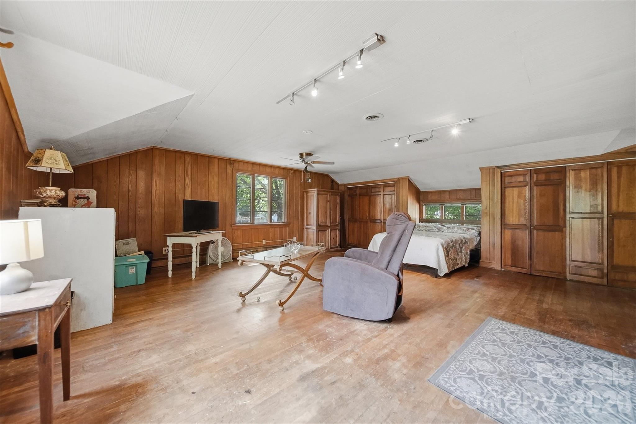 826 S College Avenue — Newton