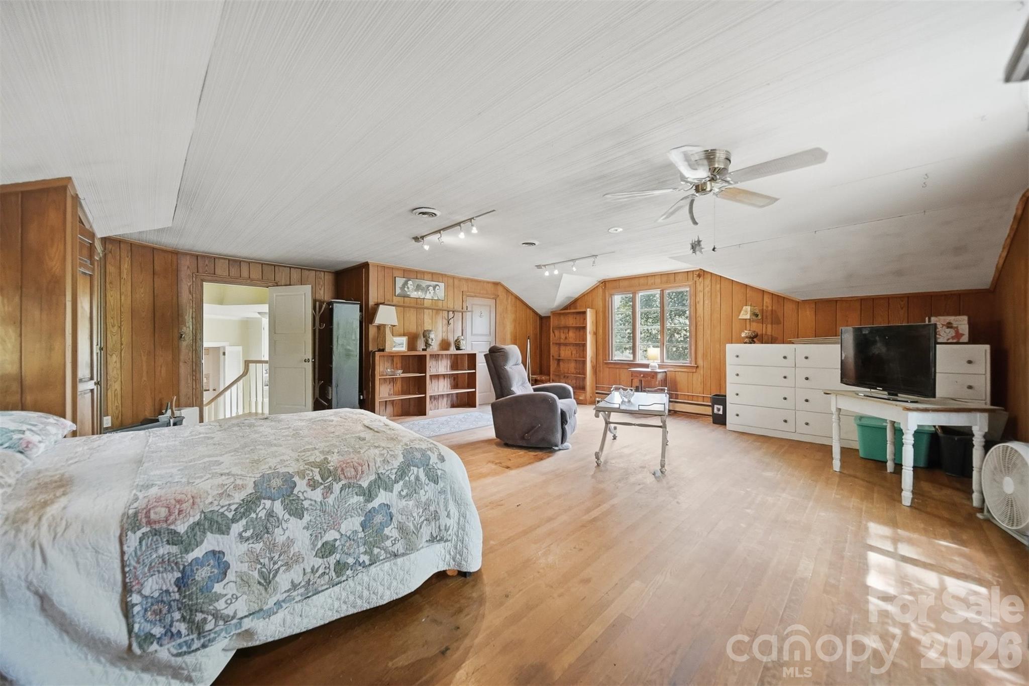 826 S College Avenue — Newton